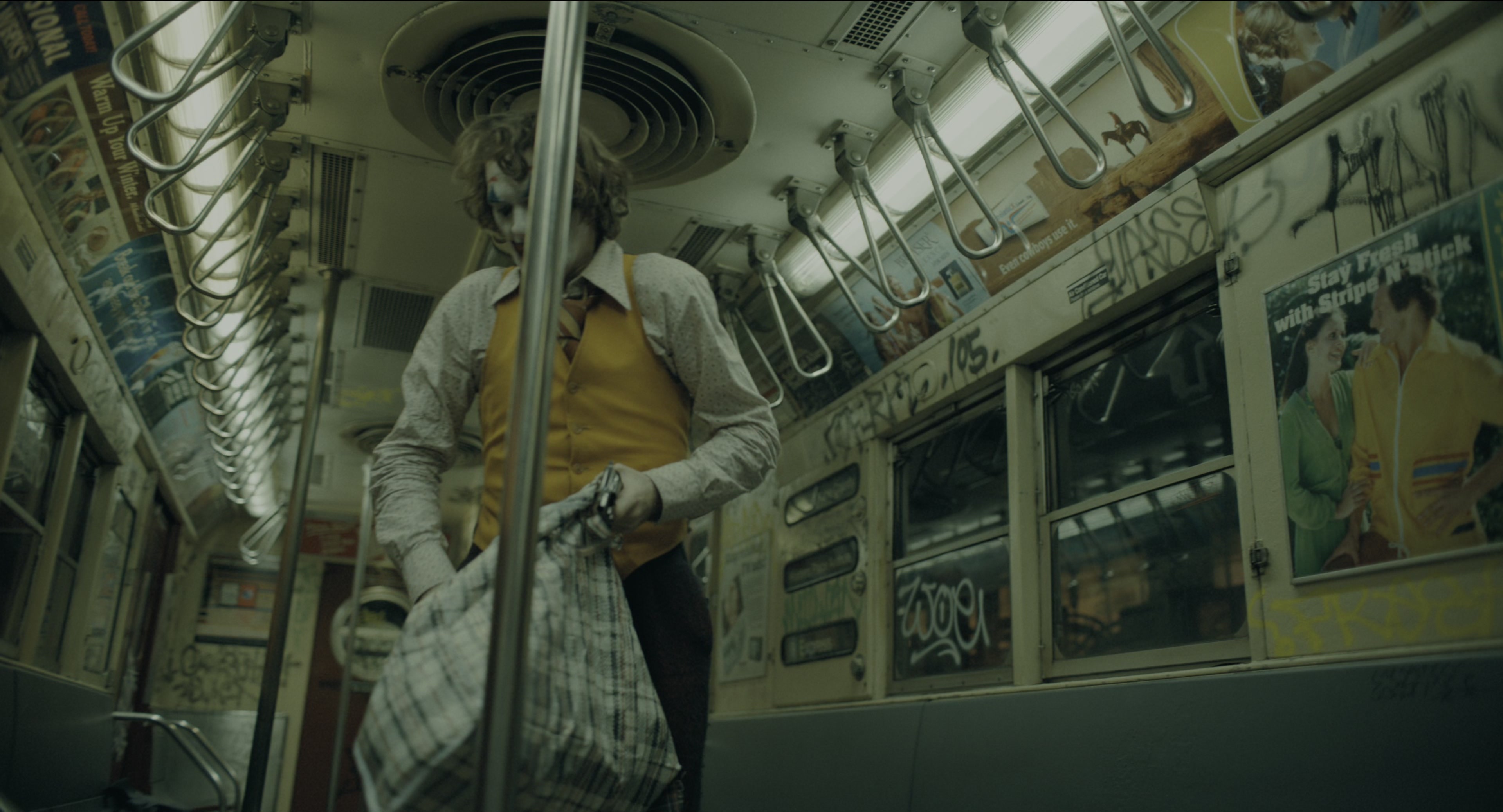 Joker (2019), wide, 1.85:1 — film still