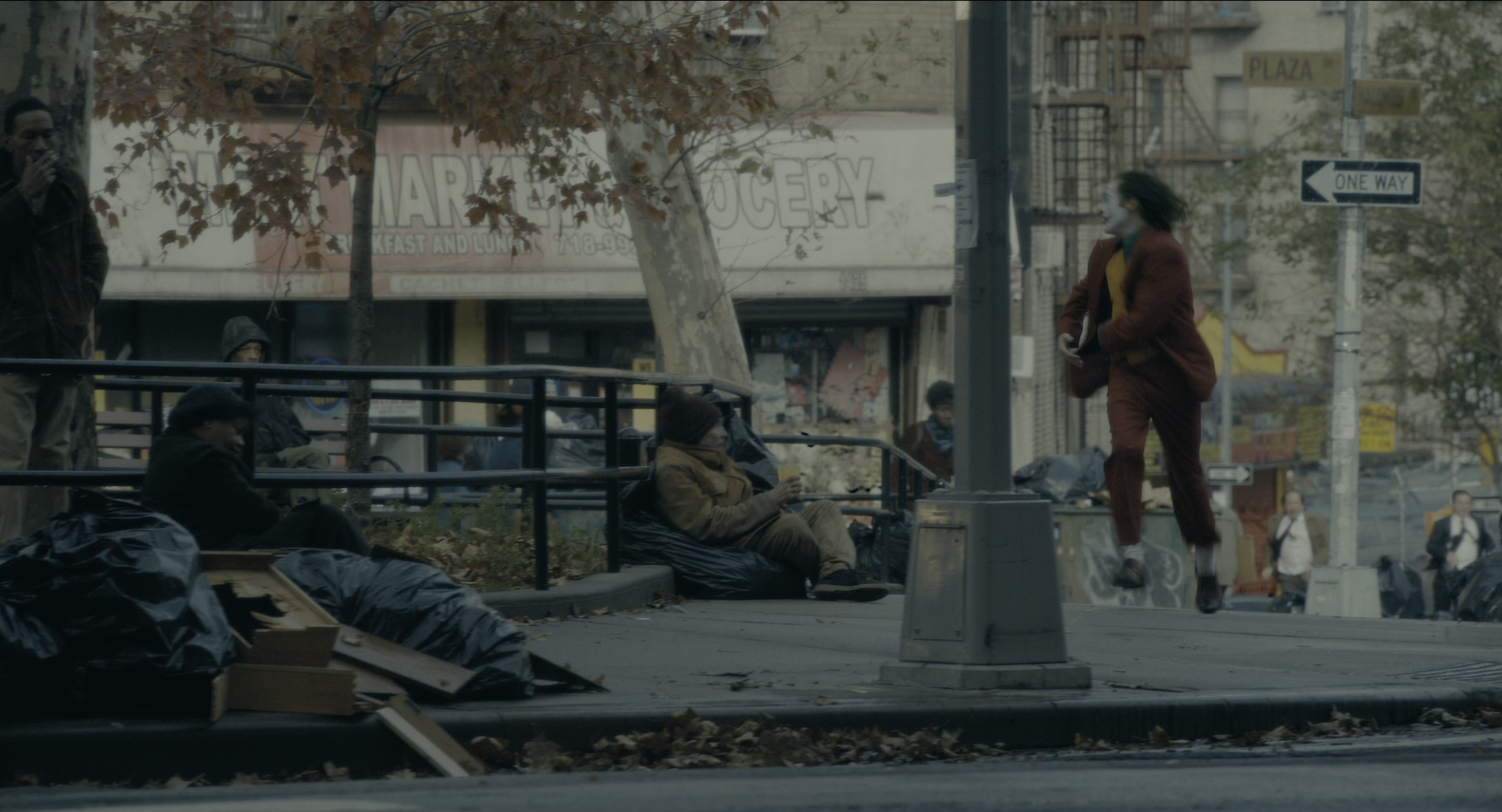 Joker (2019), wide, 1.85:1 — film still