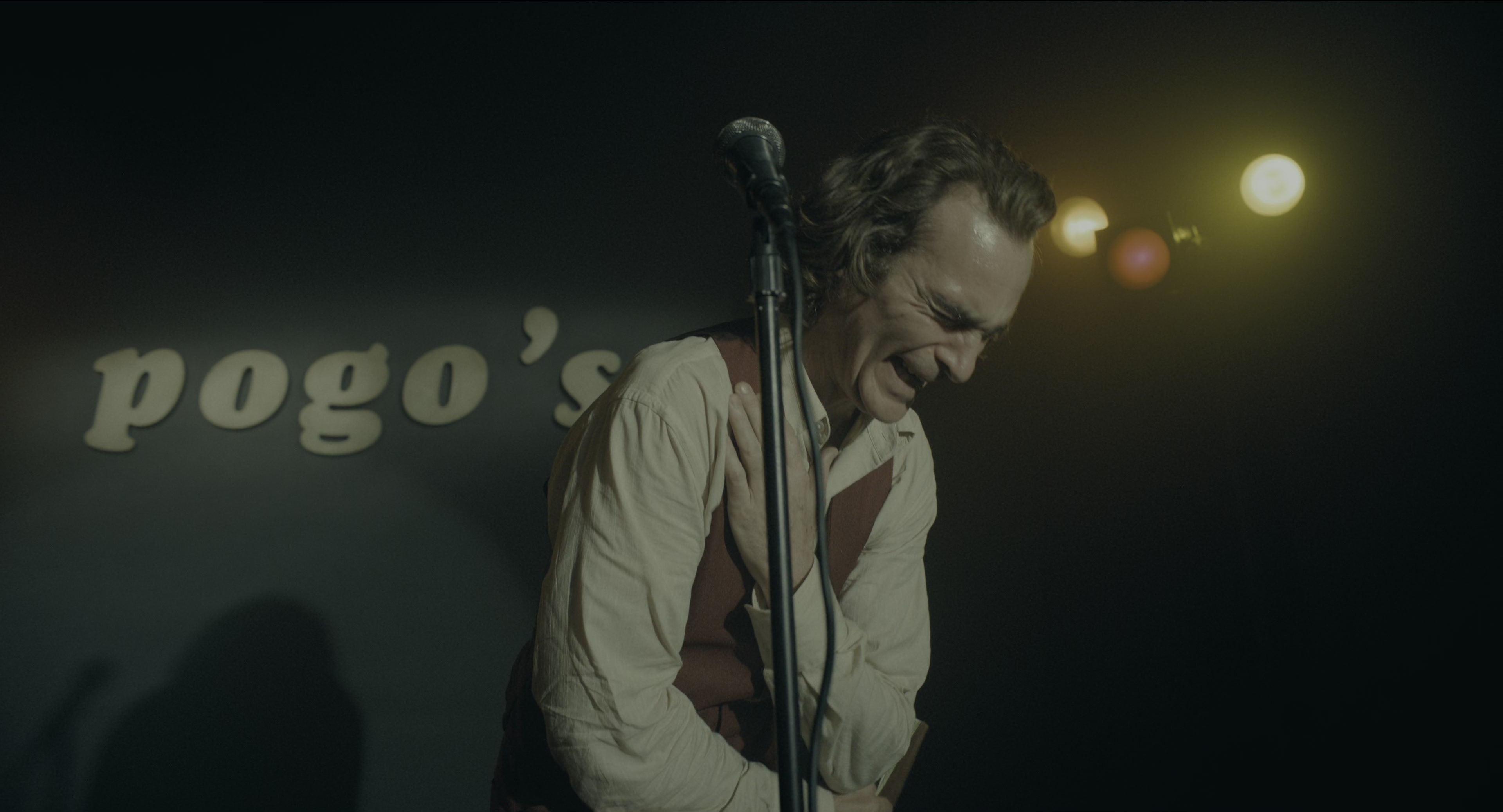 Joker (2019), wide, 1.85:1 — film still