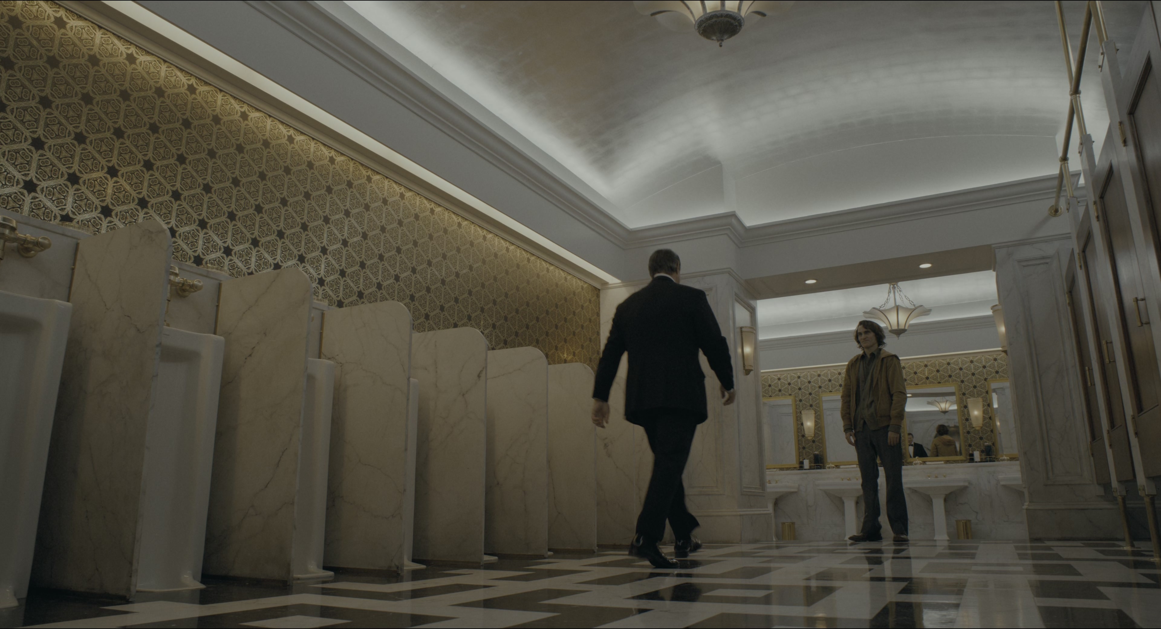 Joker (2019), wide, 1.85:1 — film still