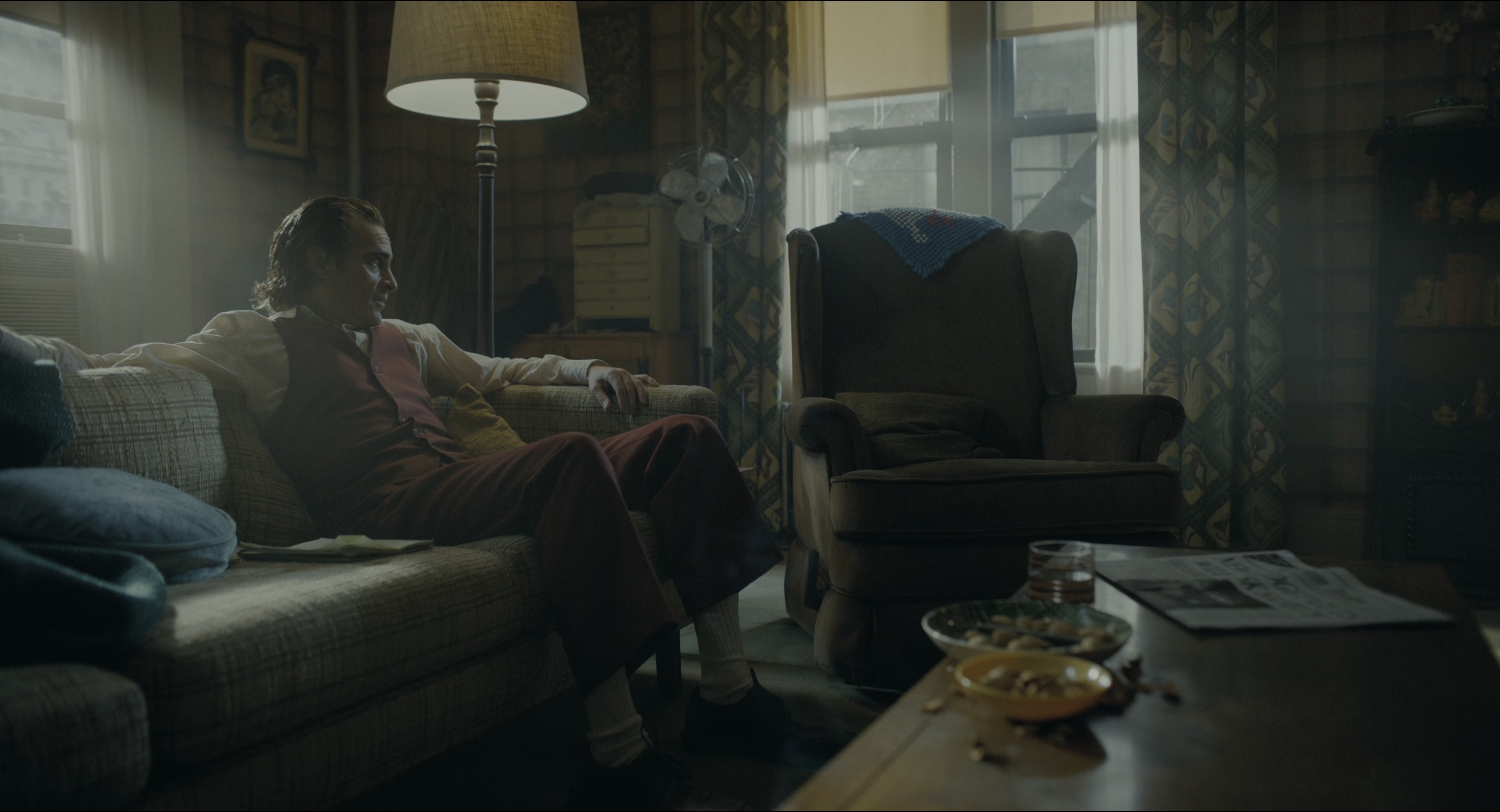 Joker (2019), wide, 1.85:1 — film still