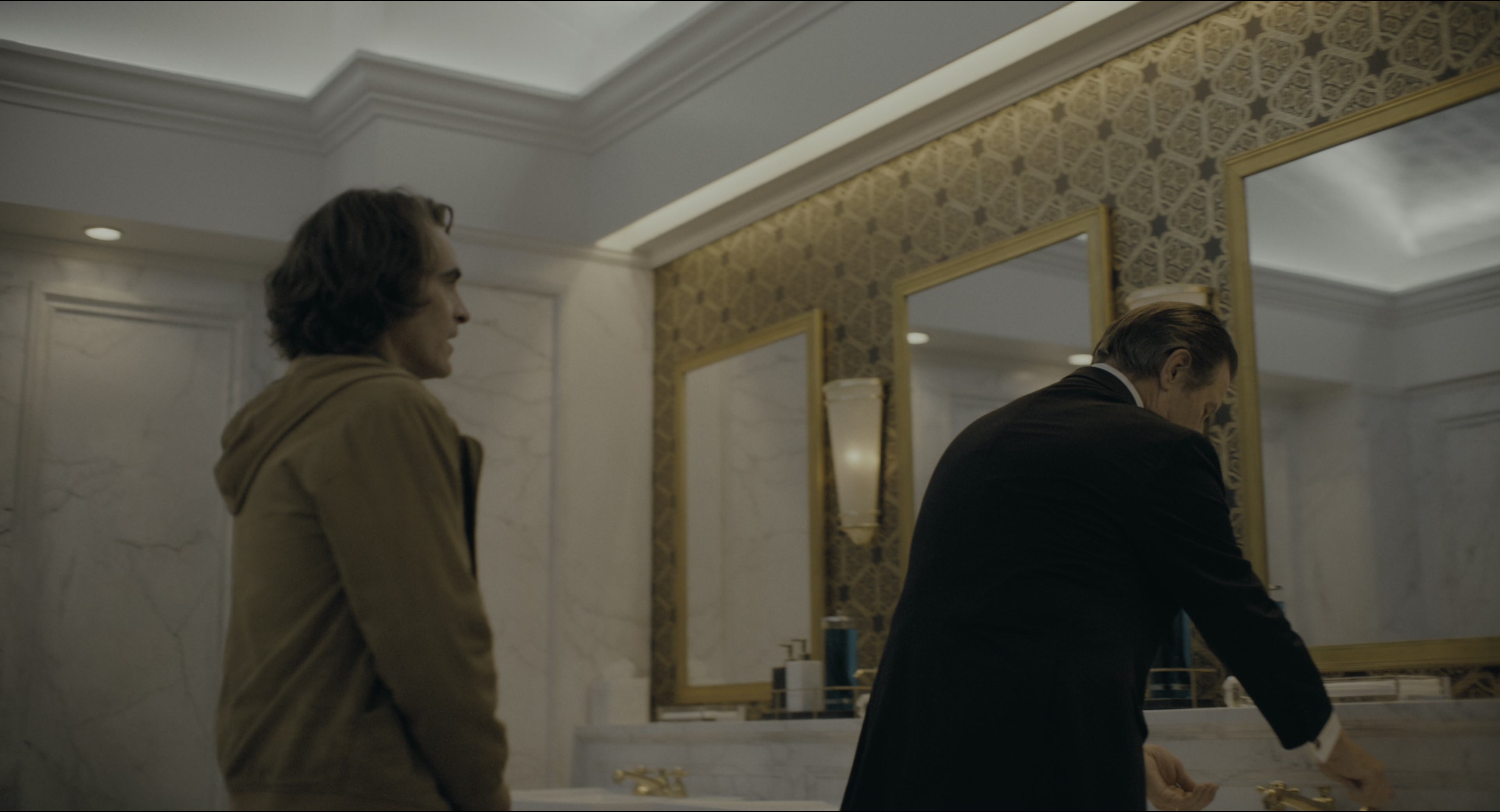 Joker (2019), wide, 1.85:1 — film still