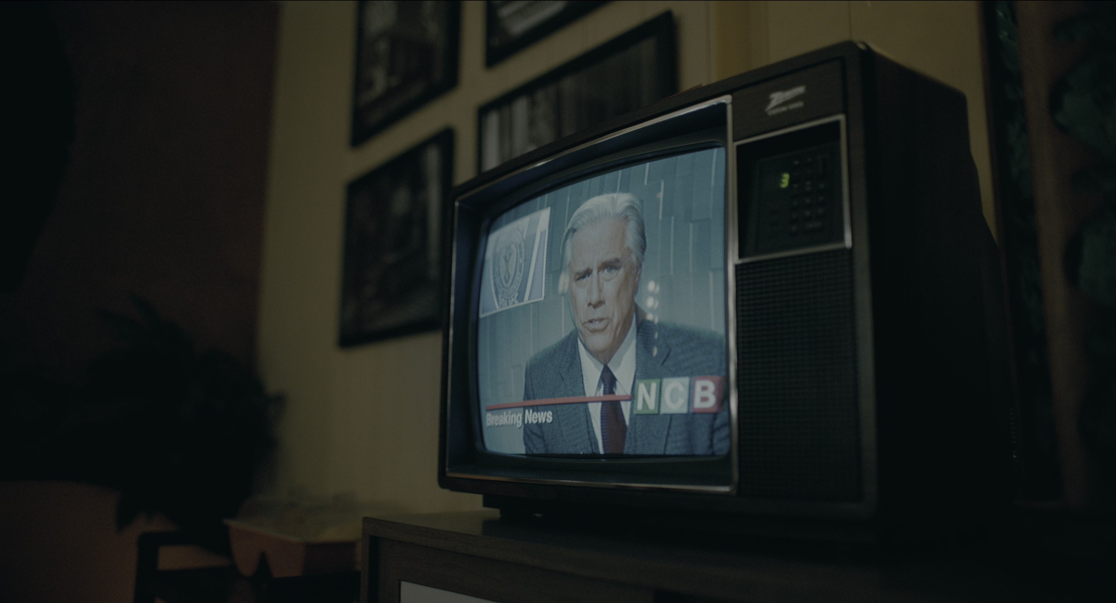 Joker (2019), wide, 1.85:1 — film still