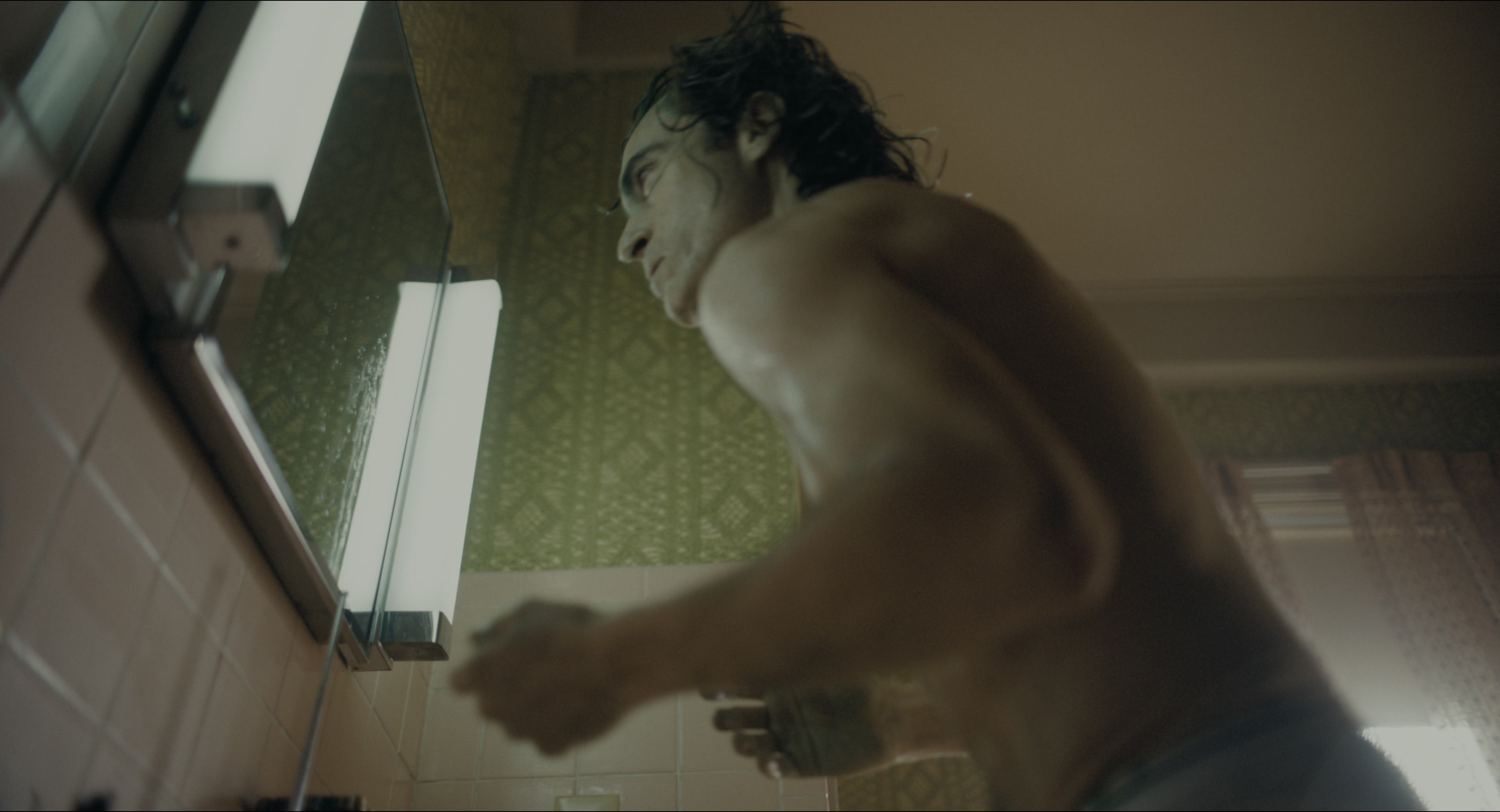 Joker (2019), wide, 1.85:1 — film still