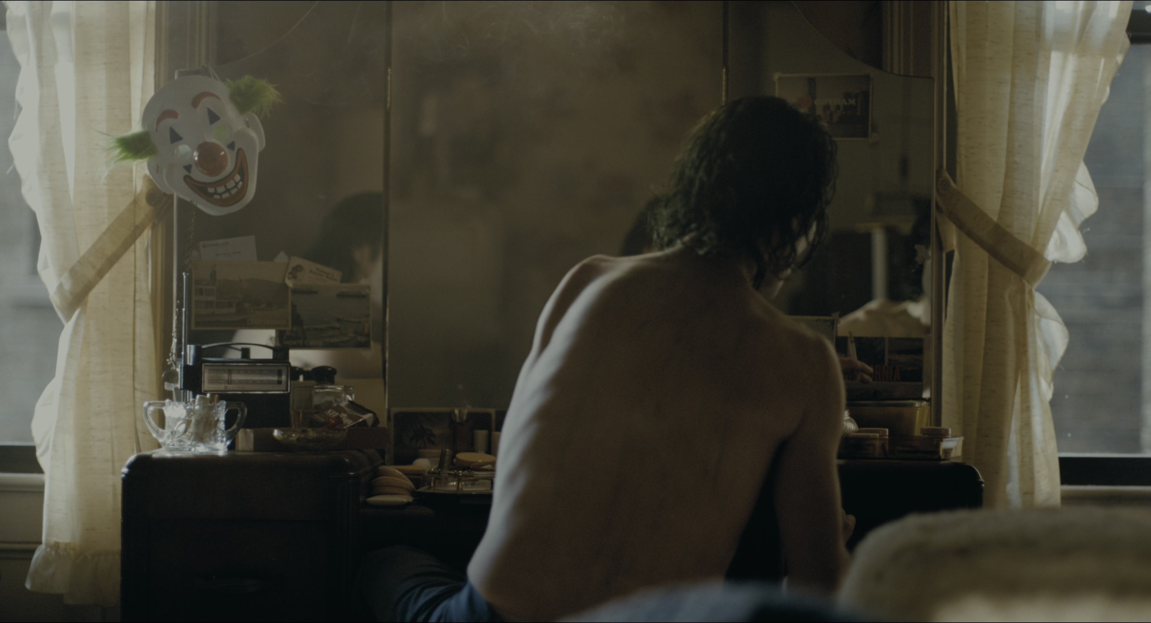 Joker (2019), wide, 1.85:1 — film still