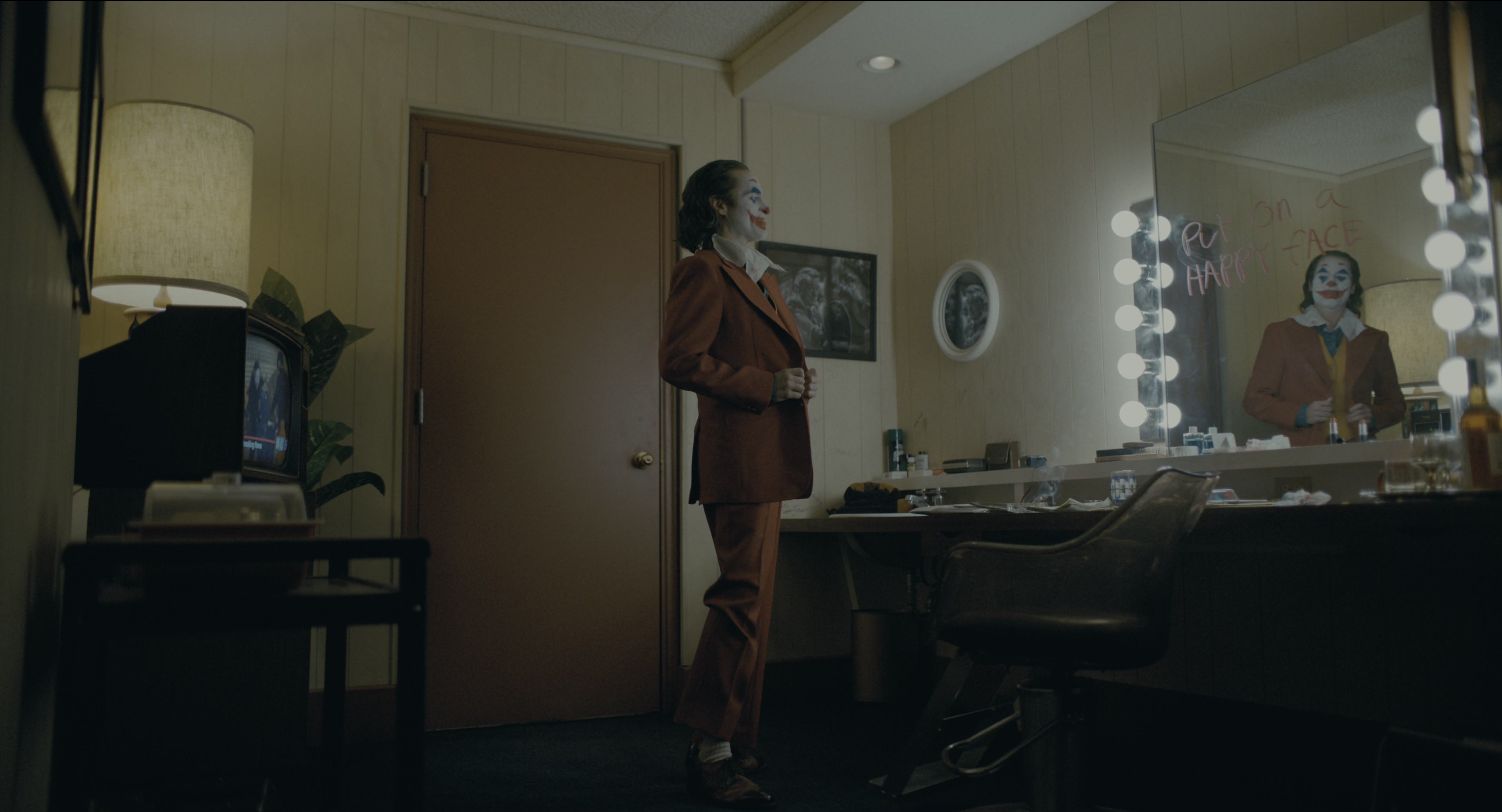 Joker (2019), wide, 1.85:1 — film still