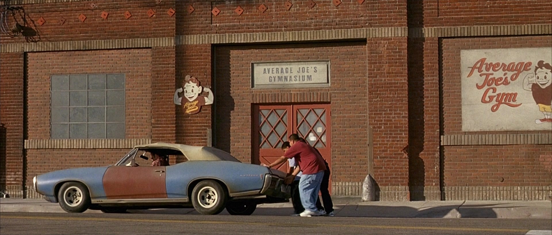Dodgeball: A True Underdog Story (2004), wide, 2.34:1 — film still