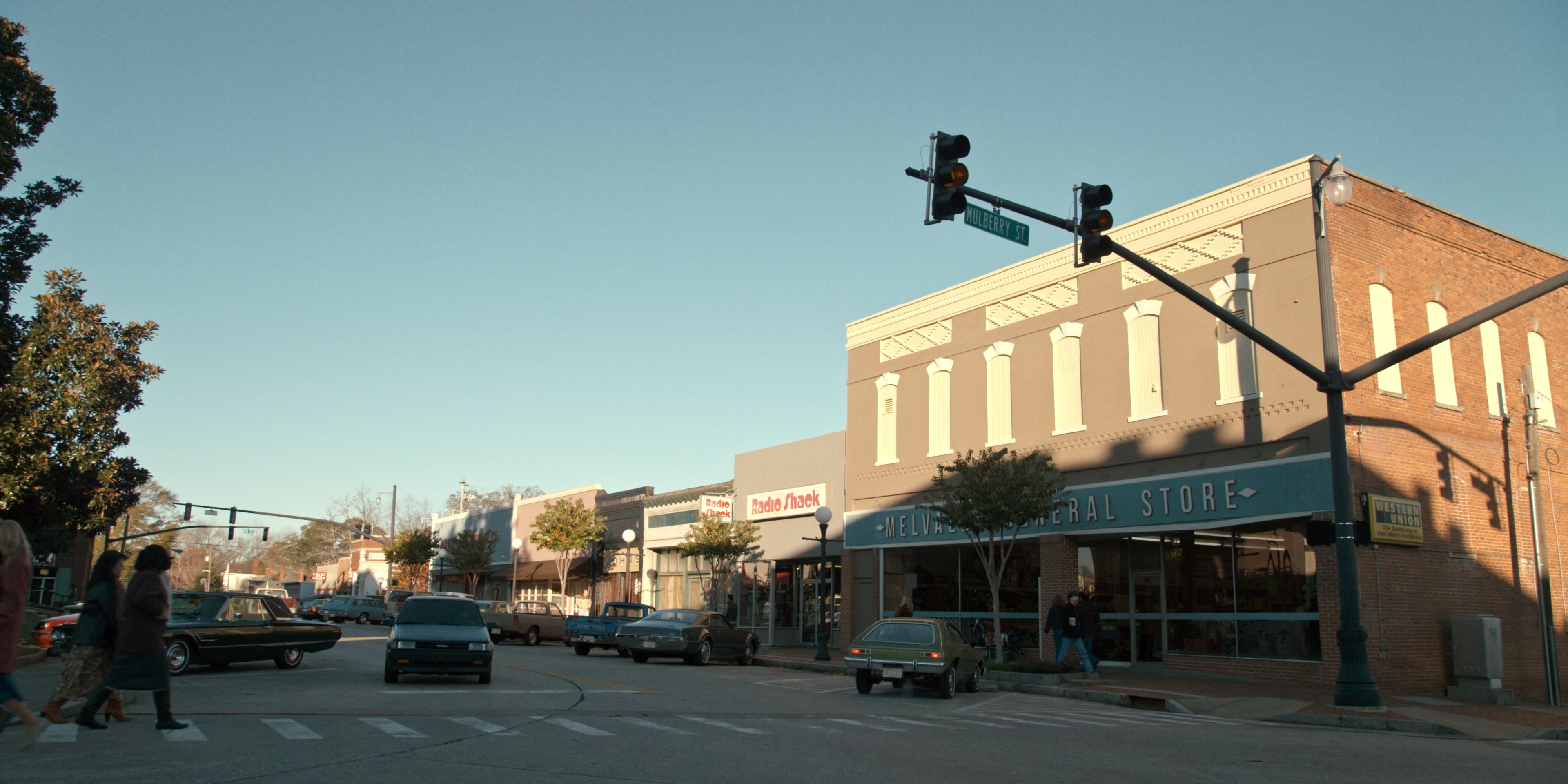 Stranger Things (2016), wide, 2.00:1 — film still