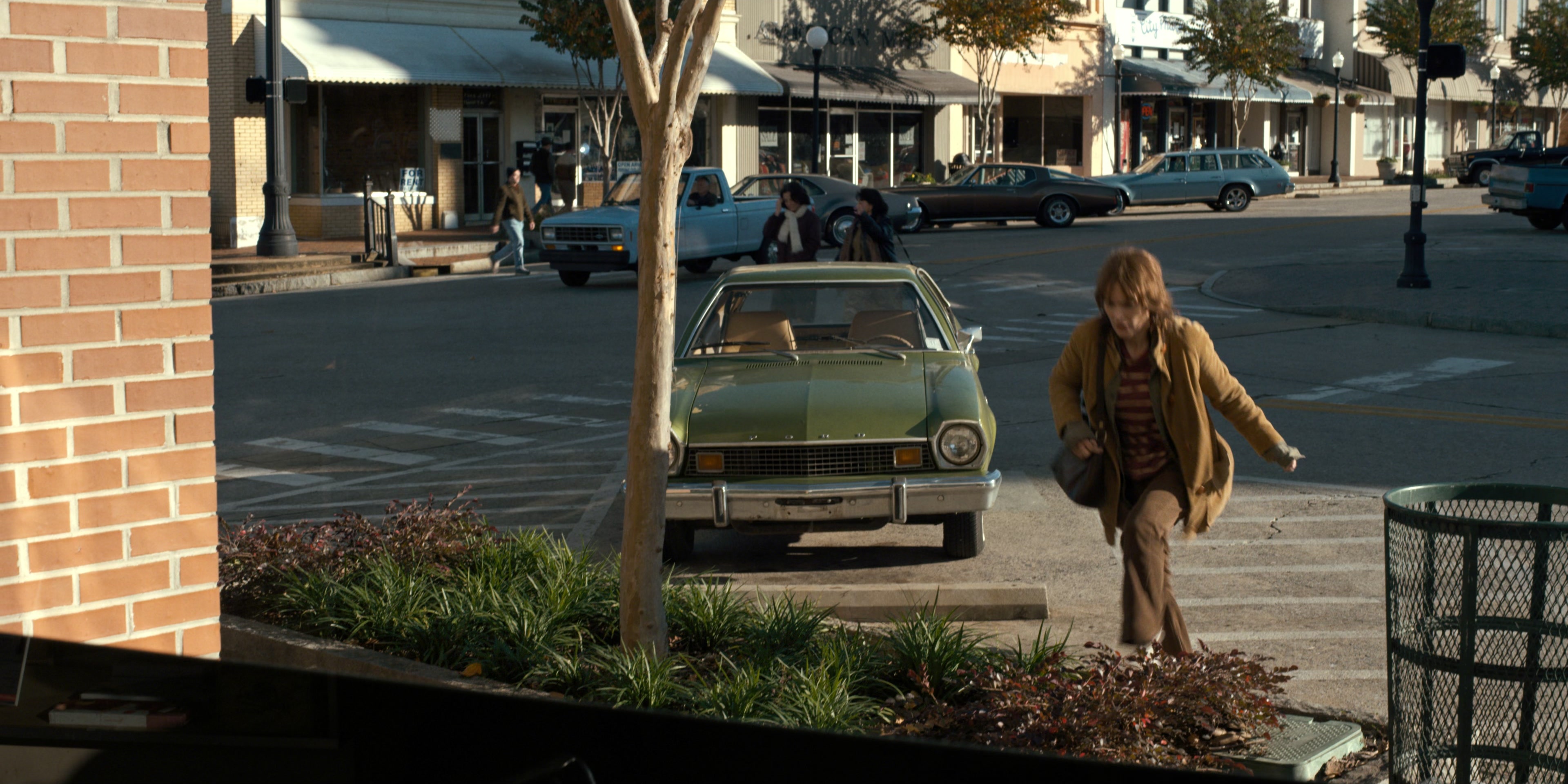 Stranger Things (2016), wide, 2.00:1 — film still
