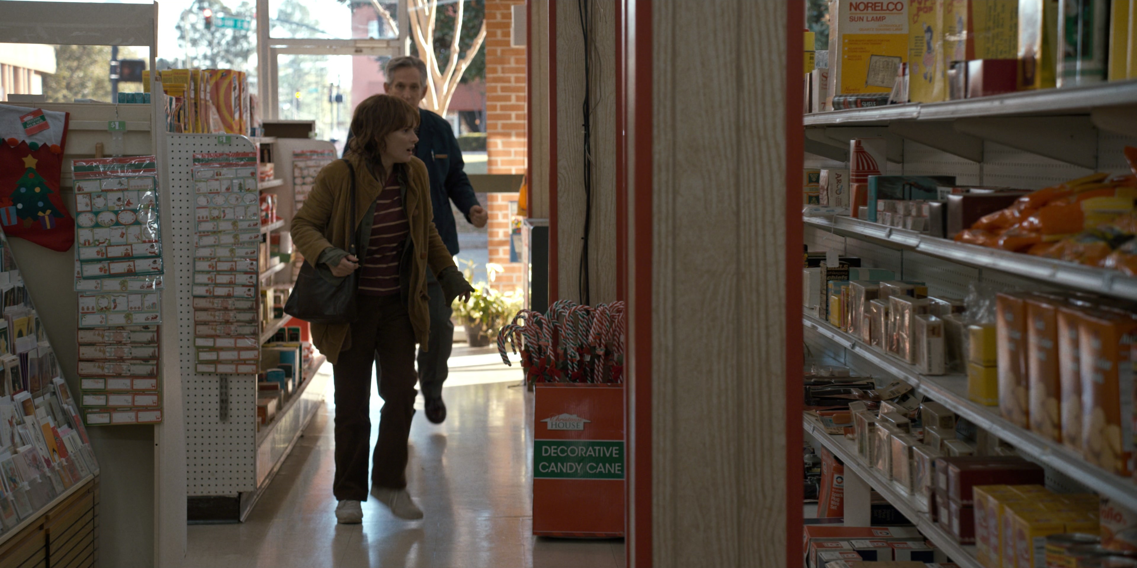 Stranger Things (2016), wide, 2.00:1 — film still
