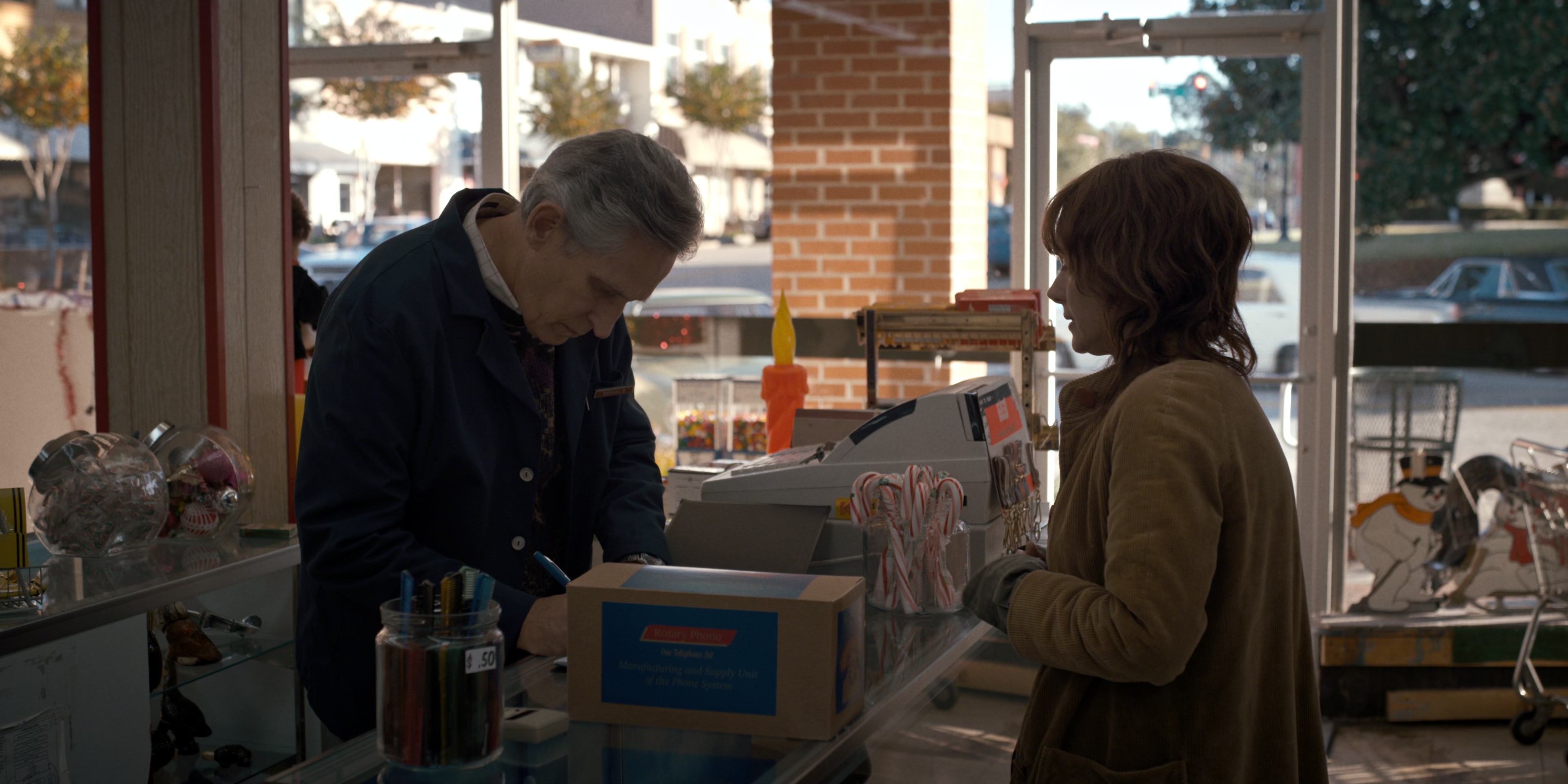 Stranger Things (2016), wide, 2.00:1 — film still