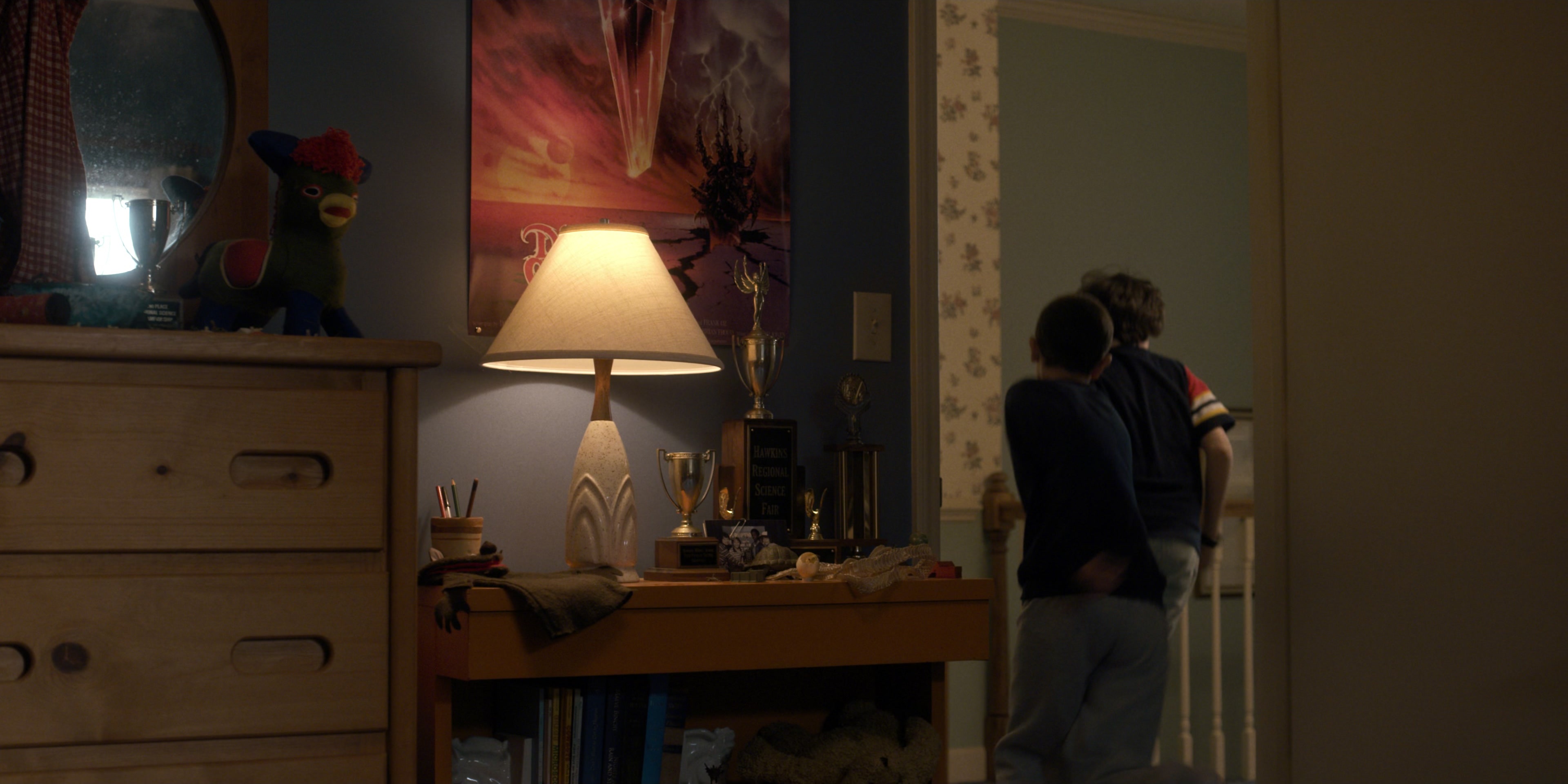 Stranger Things (2016), wide, 2.00:1 — film still