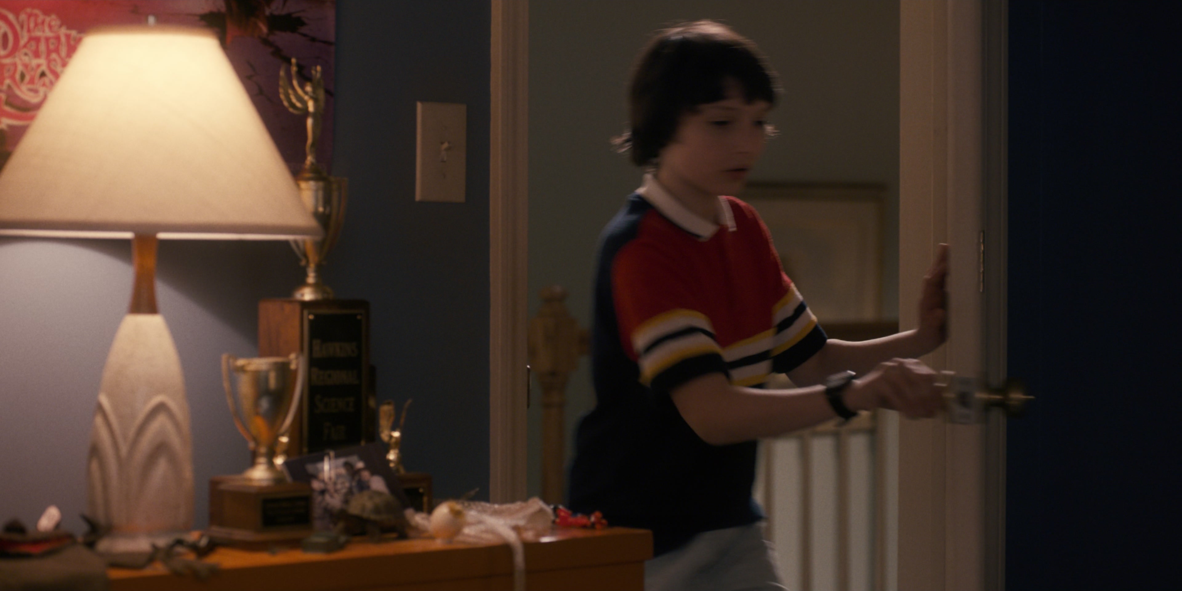 Stranger Things (2016), wide, 2.00:1 — film still