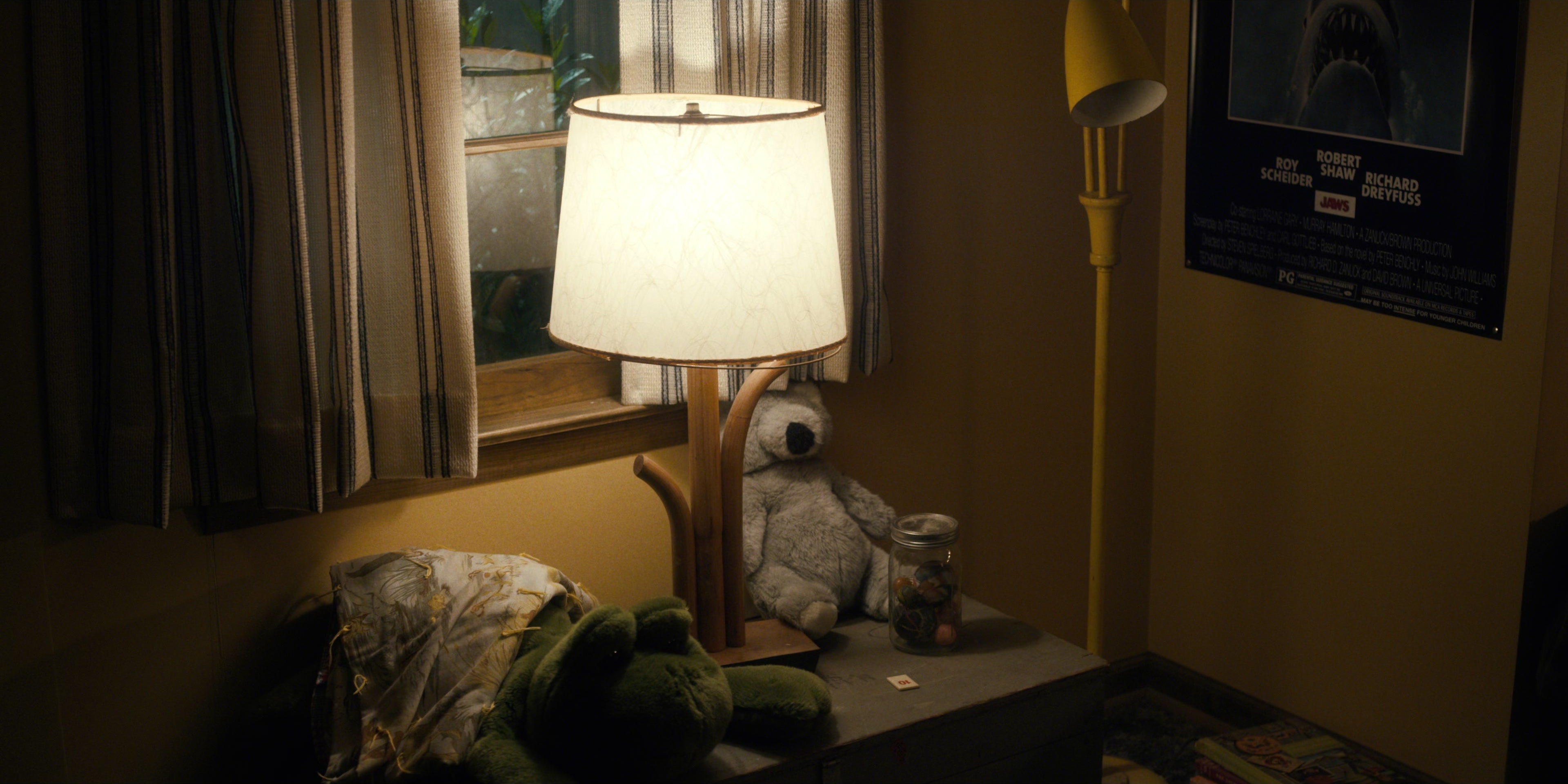 Stranger Things (2016), wide, 2.00:1 — film still