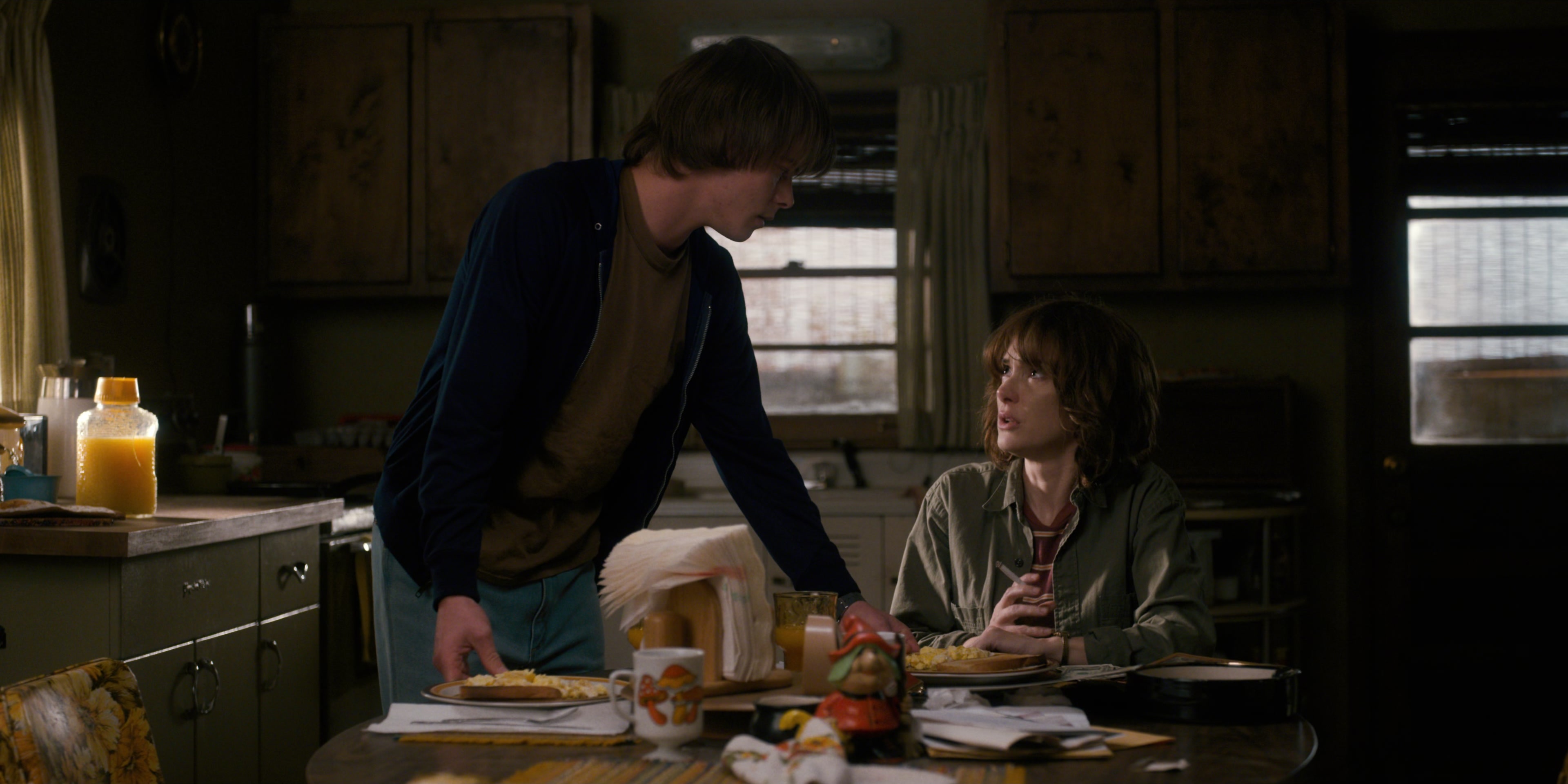 Stranger Things (2016), wide, 2.00:1 — film still