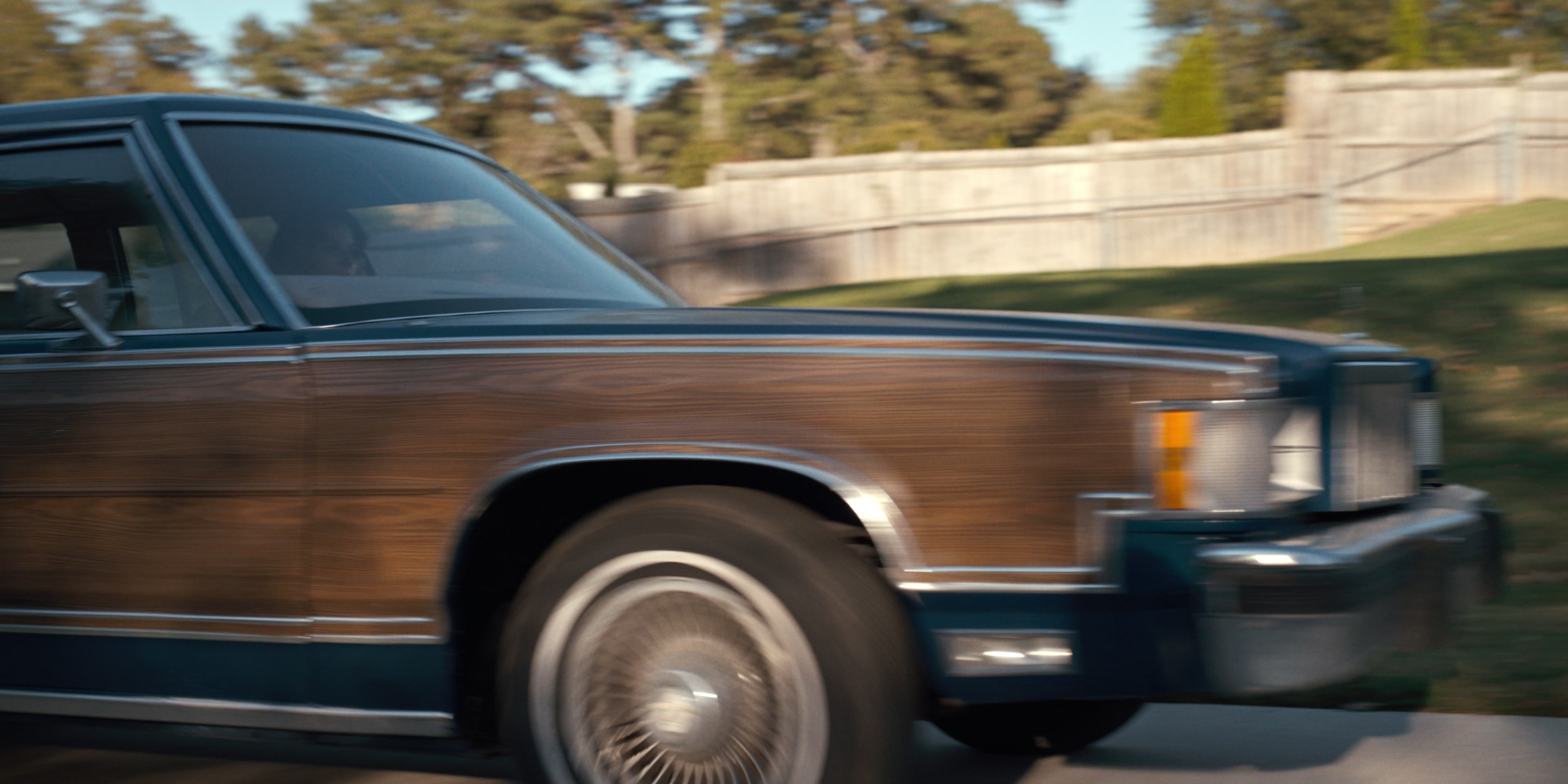 Stranger Things (2016), wide, 2.00:1 — film still