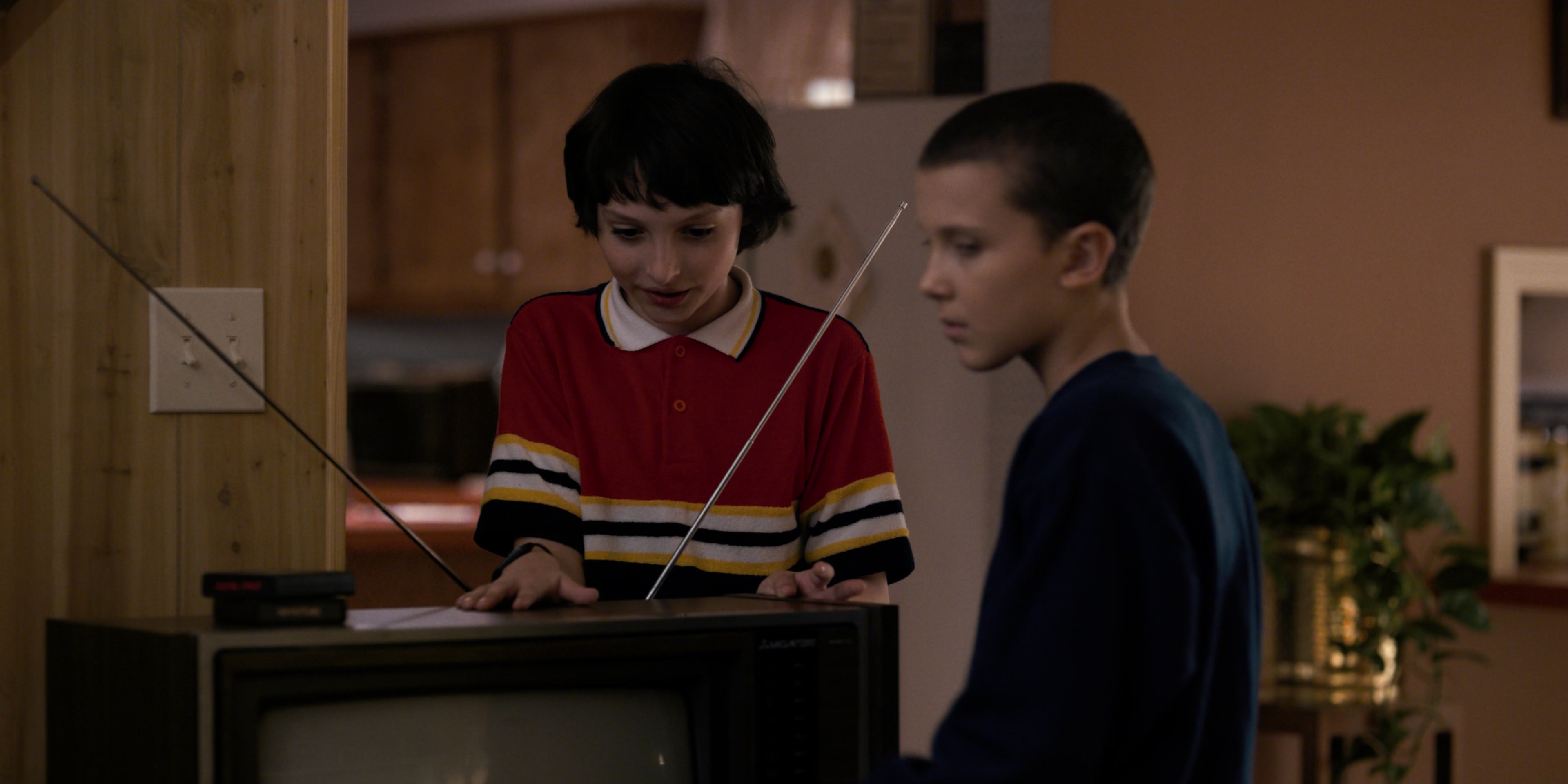Stranger Things (2016), wide, 2.00:1 — film still