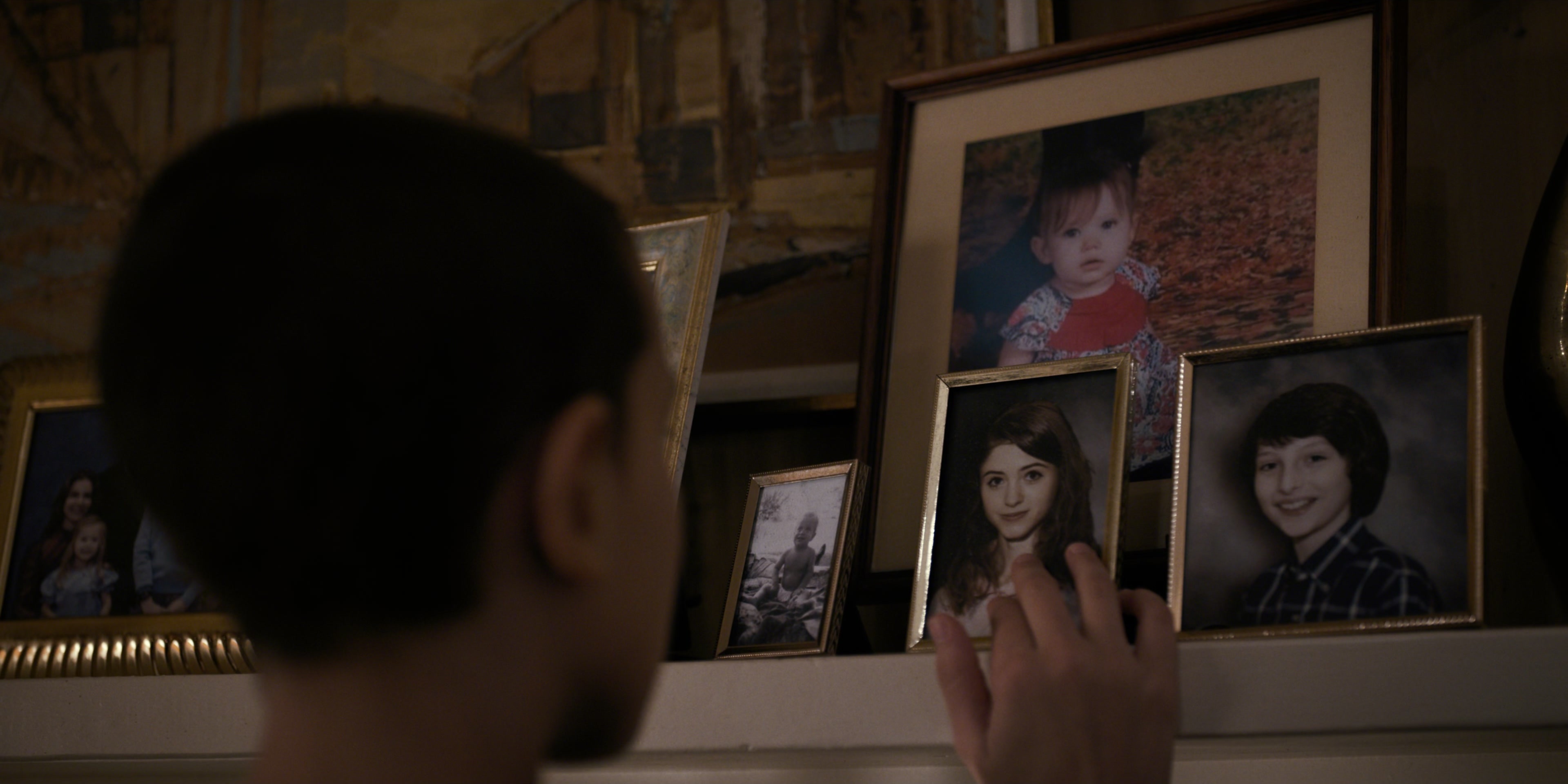 Stranger Things (2016), wide, 2.00:1 — film still