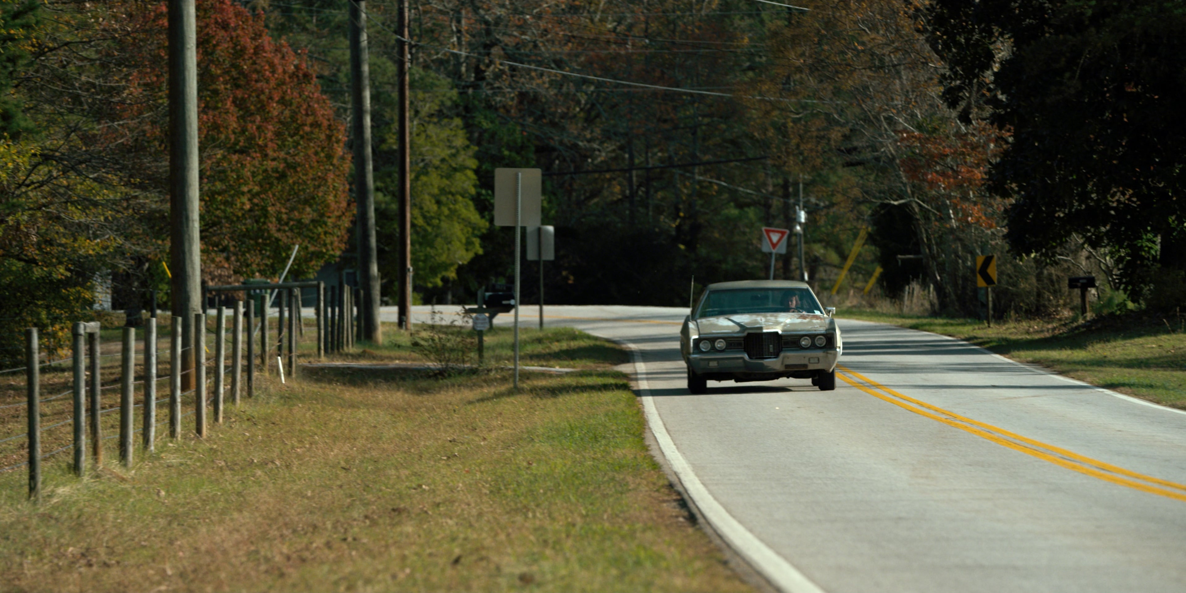 Stranger Things (2016), wide, 2.00:1 — film still