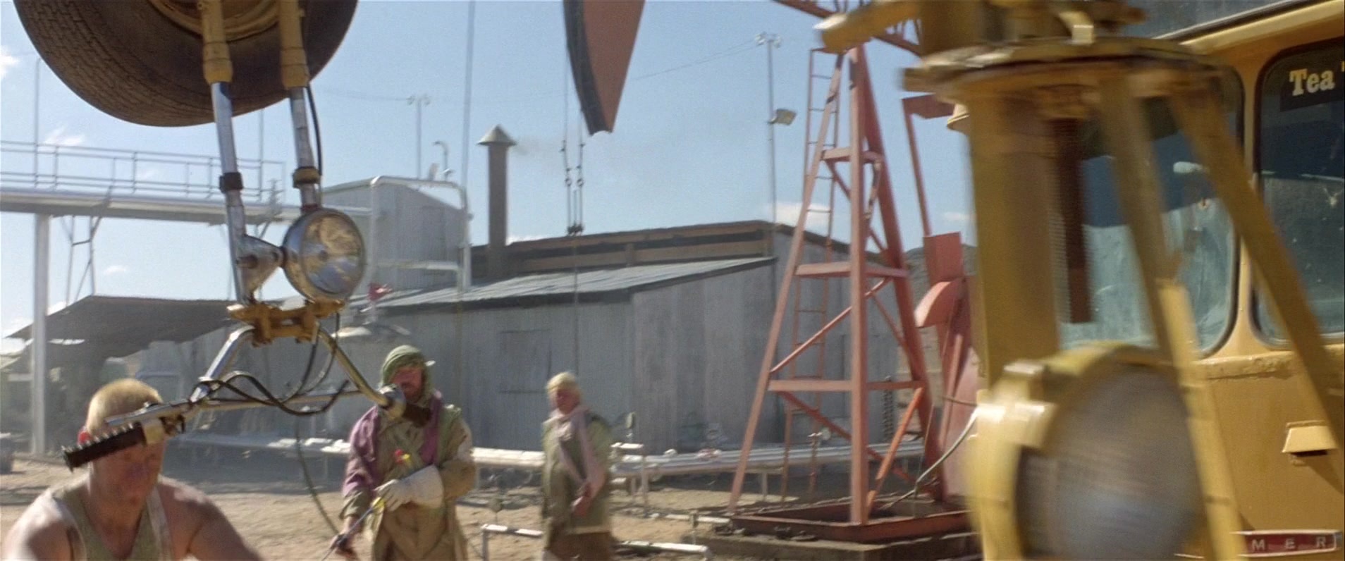Mad Max 2 (1981), wide, 2.40:1 — film still