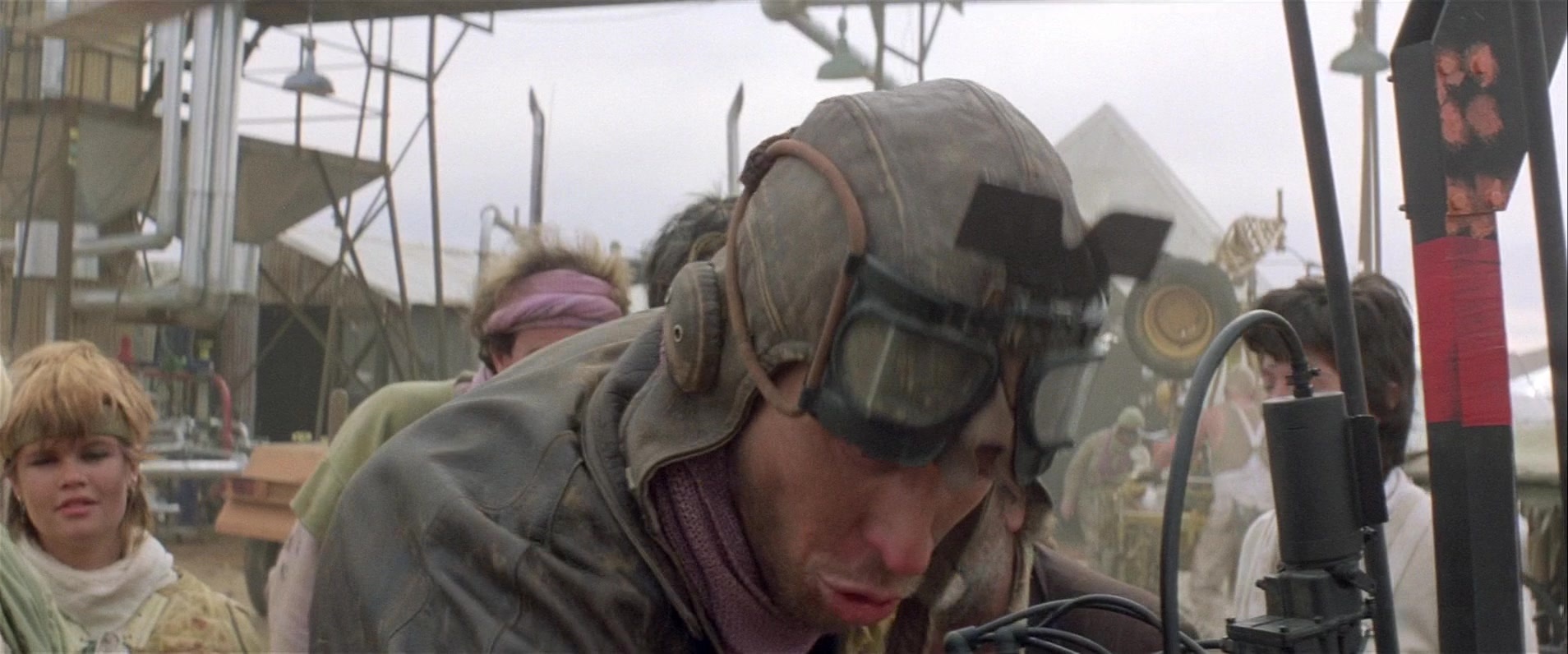 Mad Max 2 (1981), wide, 2.40:1 — film still