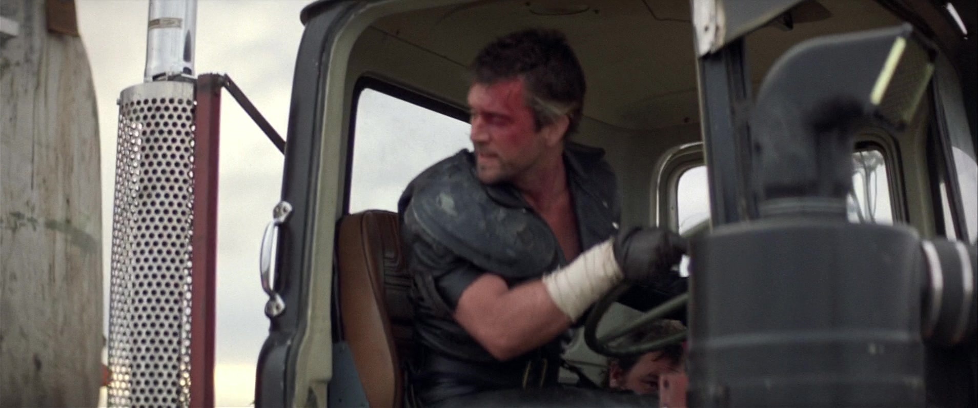Mad Max 2 (1981), wide, 2.40:1 — film still