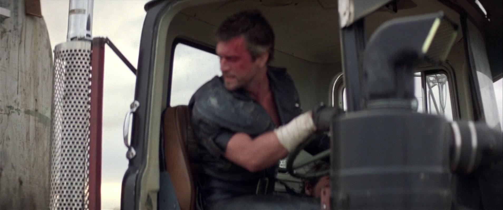 Mad Max 2 (1981), unknown, 2.40:1 — film still