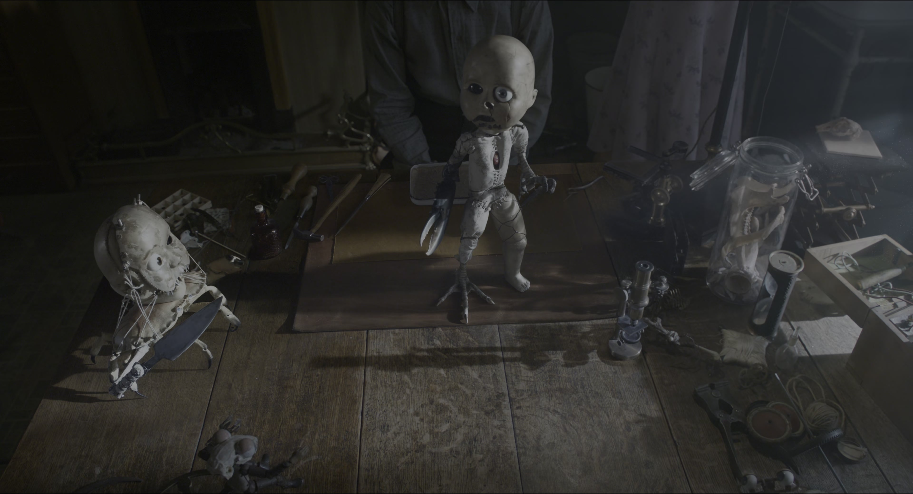 Miss Peregrine's Home for Peculiar Children (2016), wide, 1.85:1 — film still
