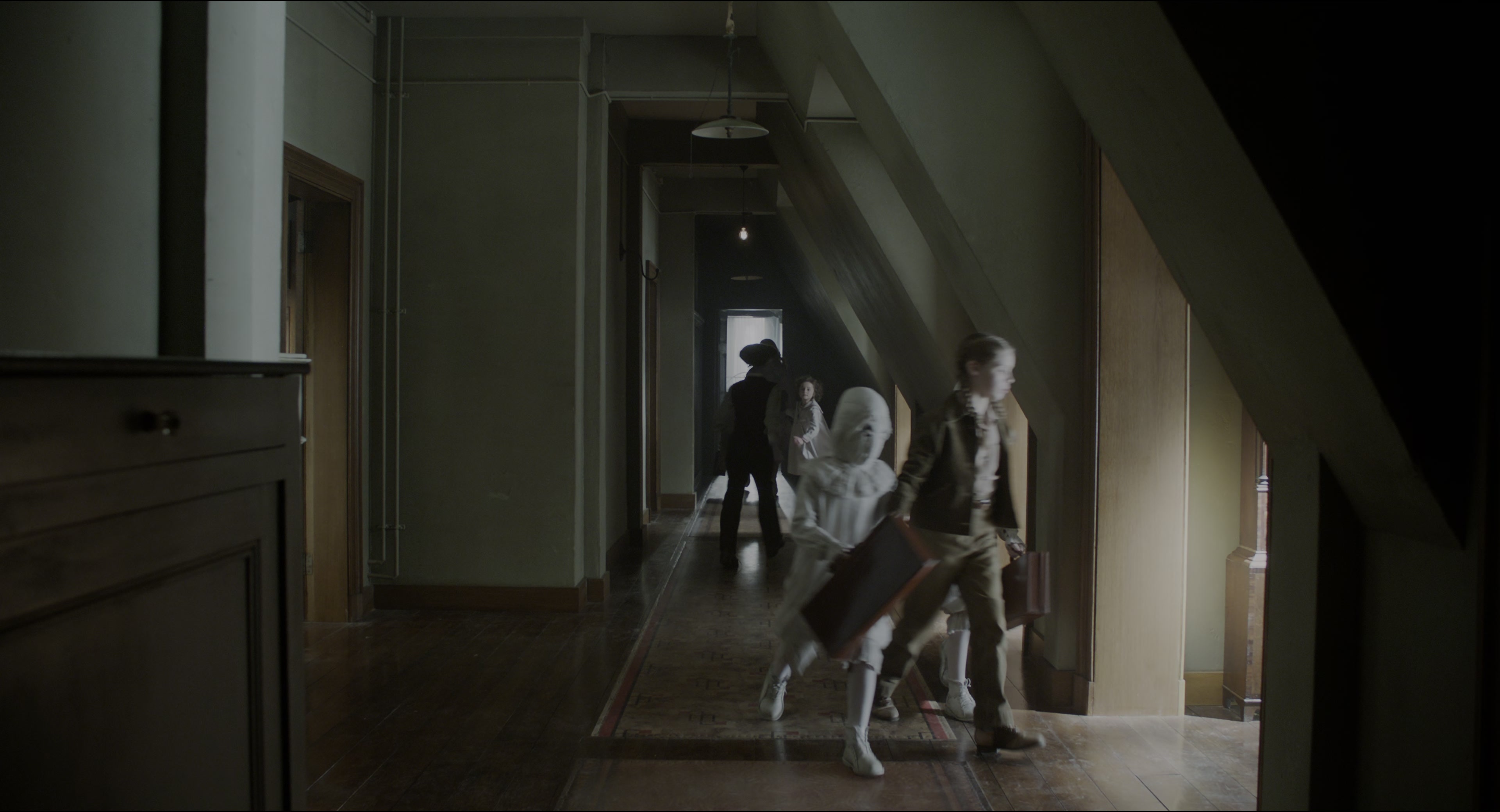 Miss Peregrine's Home for Peculiar Children (2016), wide, 1.85:1 — film still