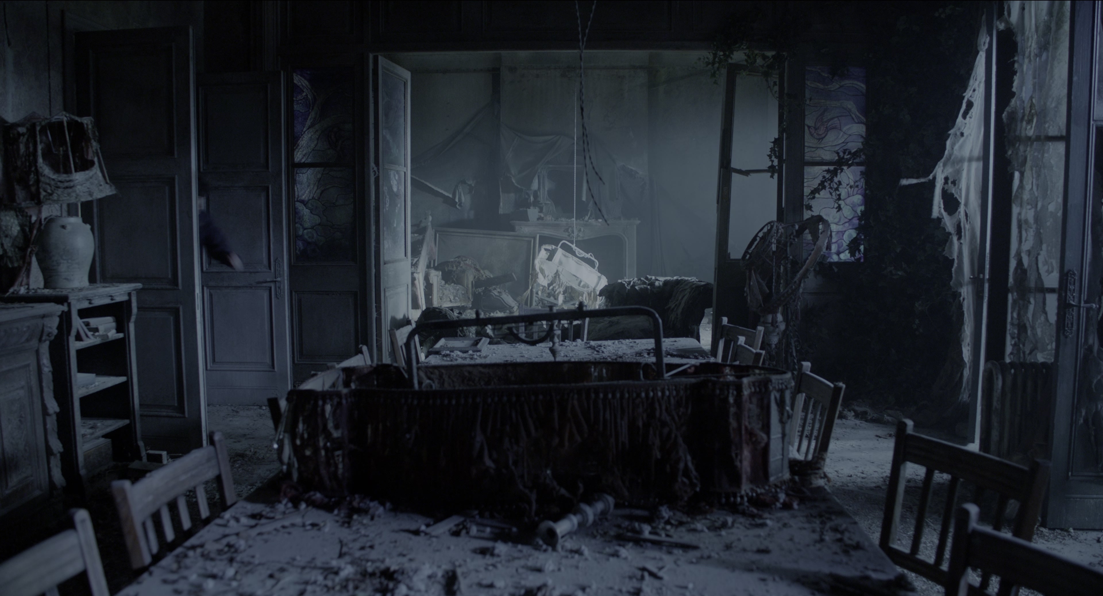Miss Peregrine's Home for Peculiar Children (2016), wide, 1.85:1 — film still