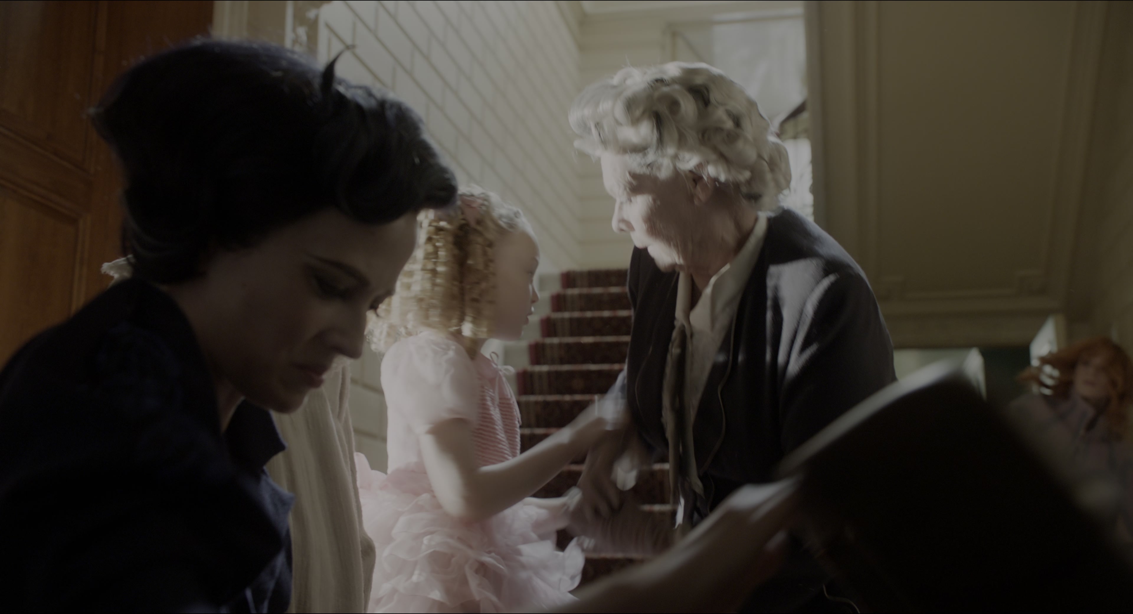 Miss Peregrine's Home for Peculiar Children (2016), wide, 1.85:1 — film still