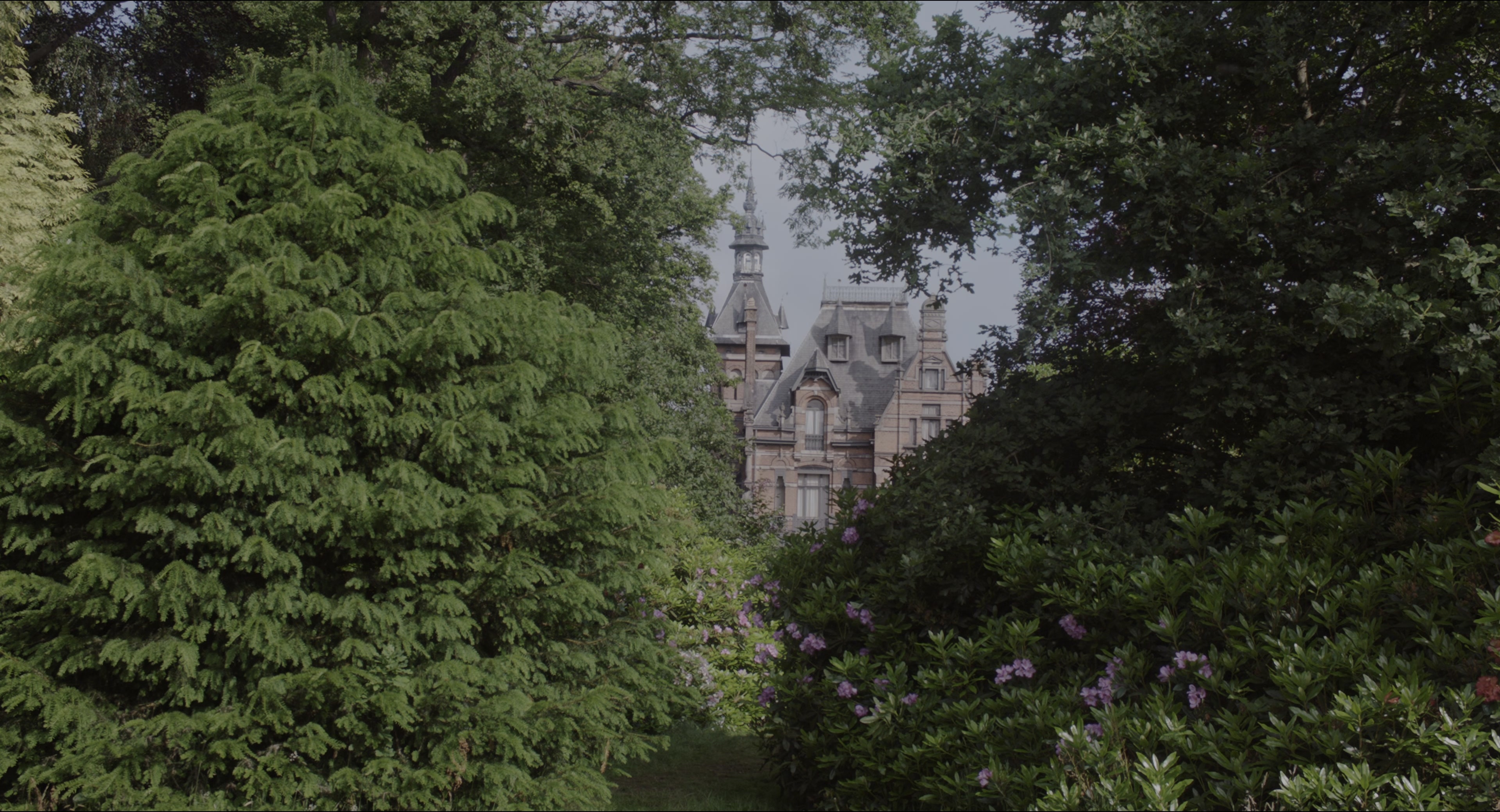 Miss Peregrine's Home for Peculiar Children (2016), wide, 1.85:1 — film still