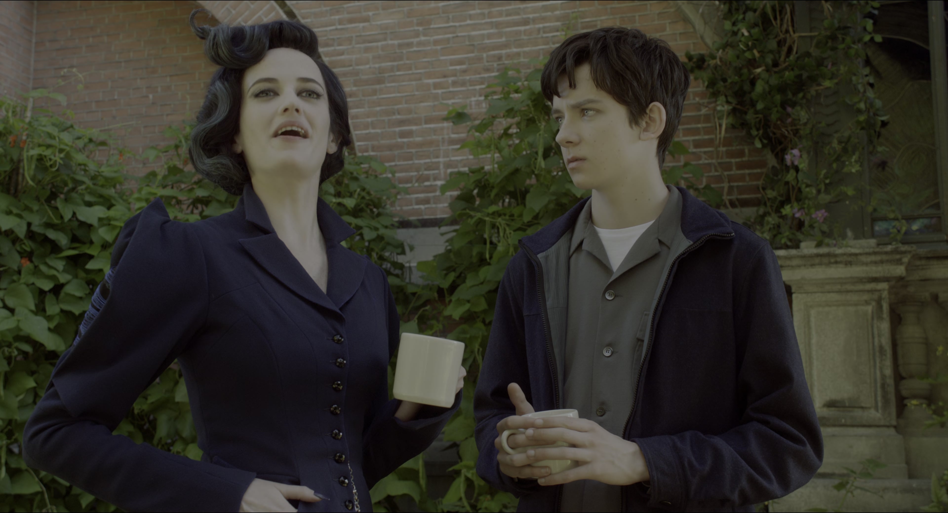 Miss Peregrine's Home for Peculiar Children (2016), wide, 1.85:1 — film still
