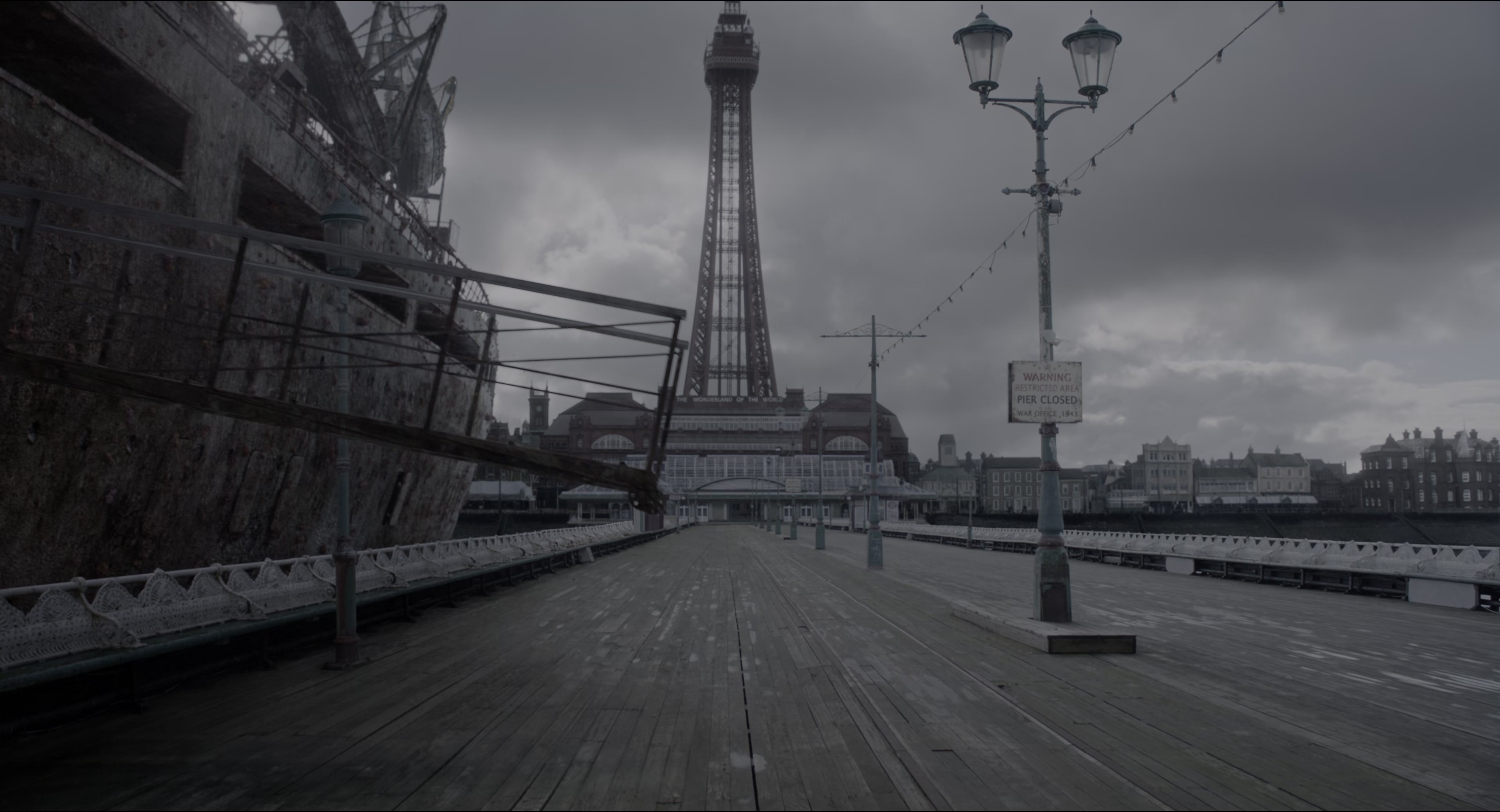 Miss Peregrine's Home for Peculiar Children (2016), wide, 1.85:1 — film still