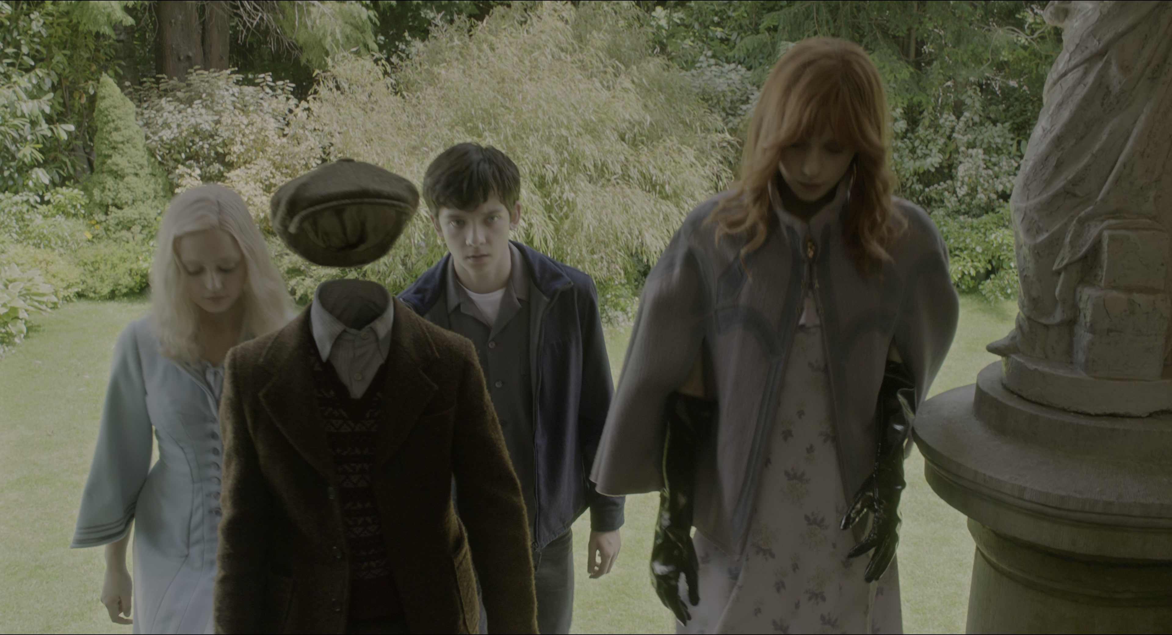Miss Peregrine's Home for Peculiar Children (2016), wide, 1.85:1 — film still