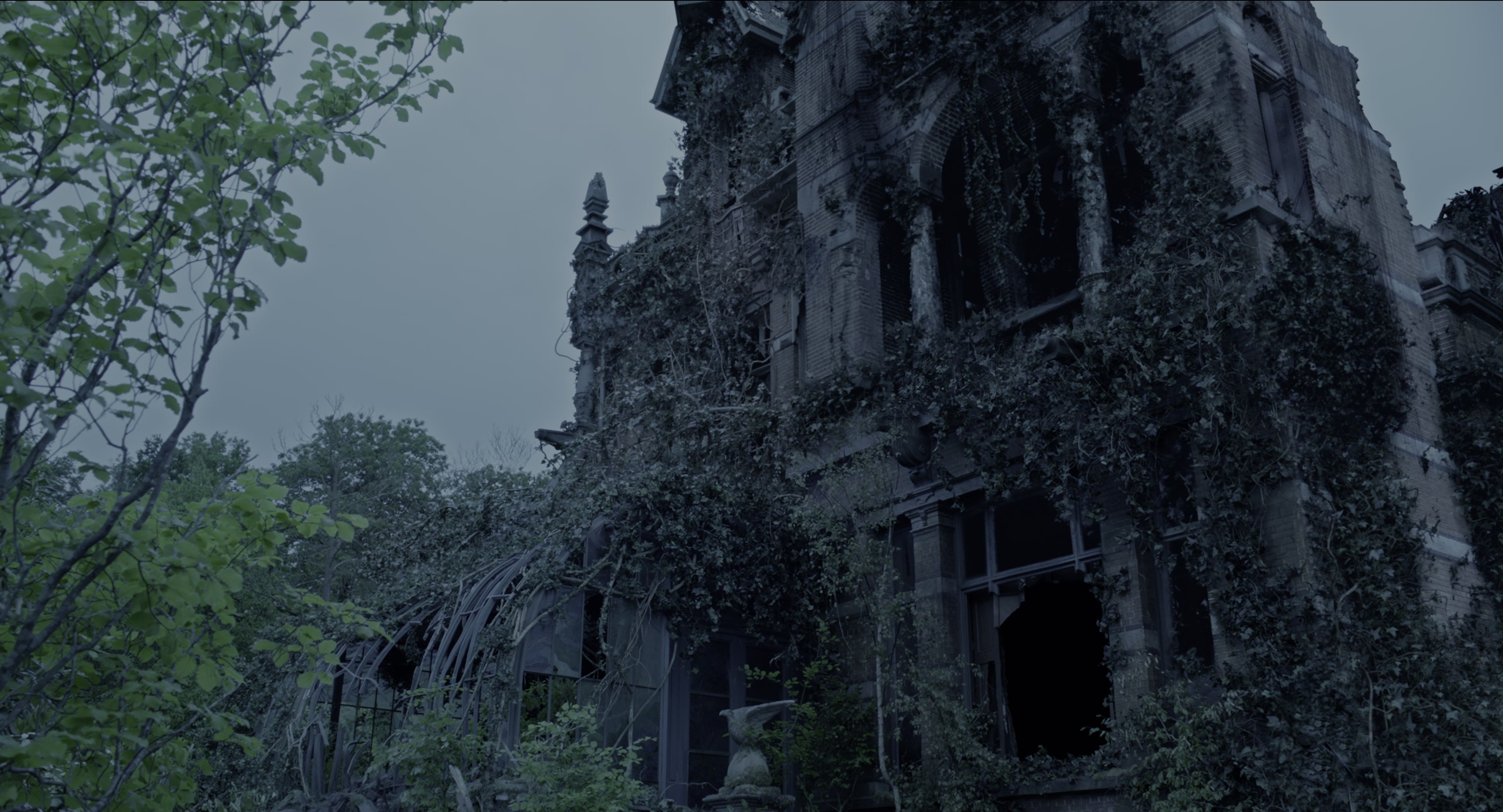 Miss Peregrine's Home for Peculiar Children (2016), wide, 1.85:1 — film still