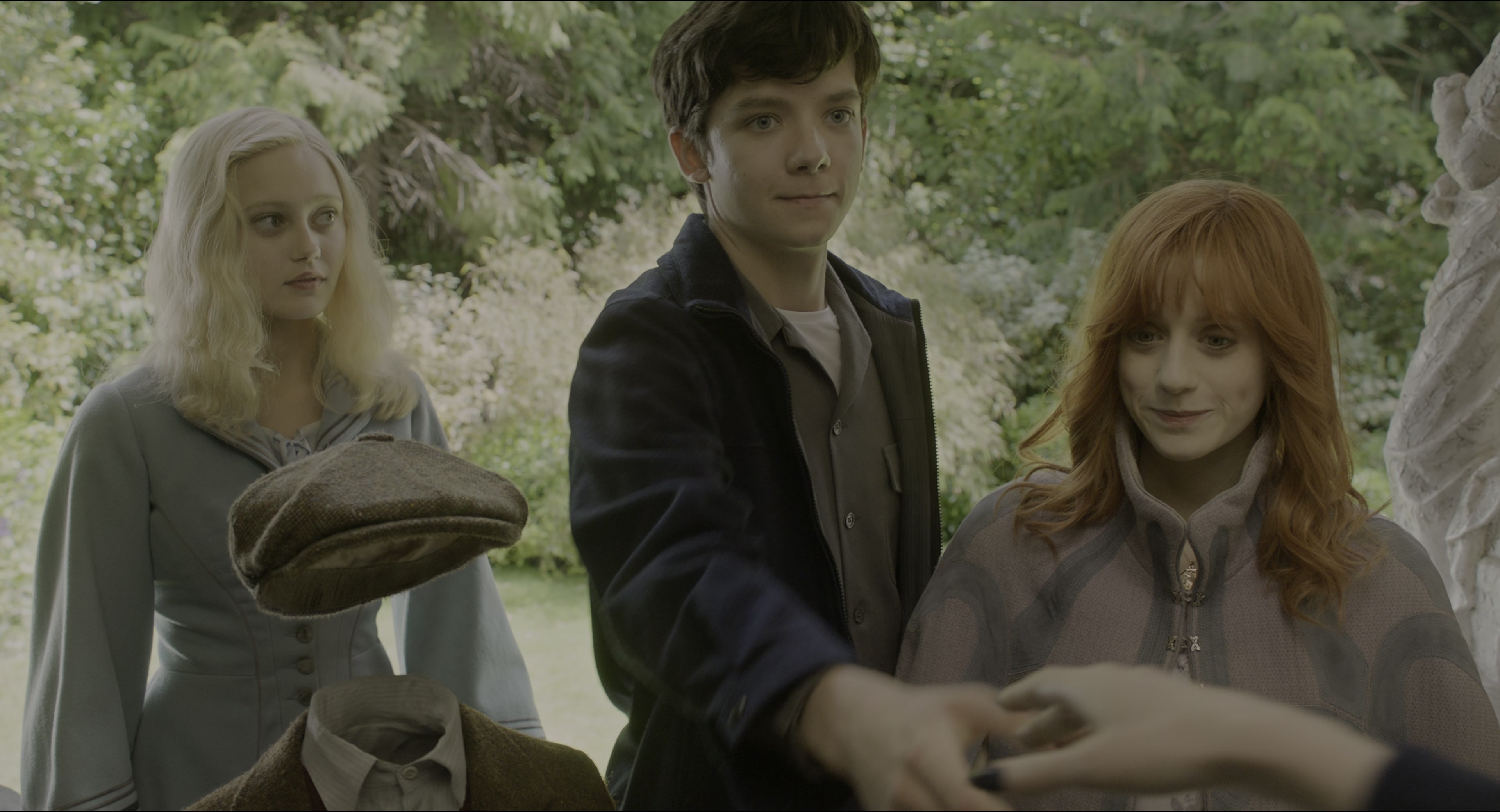 Miss Peregrine's Home for Peculiar Children (2016), wide, 1.85:1 — film still
