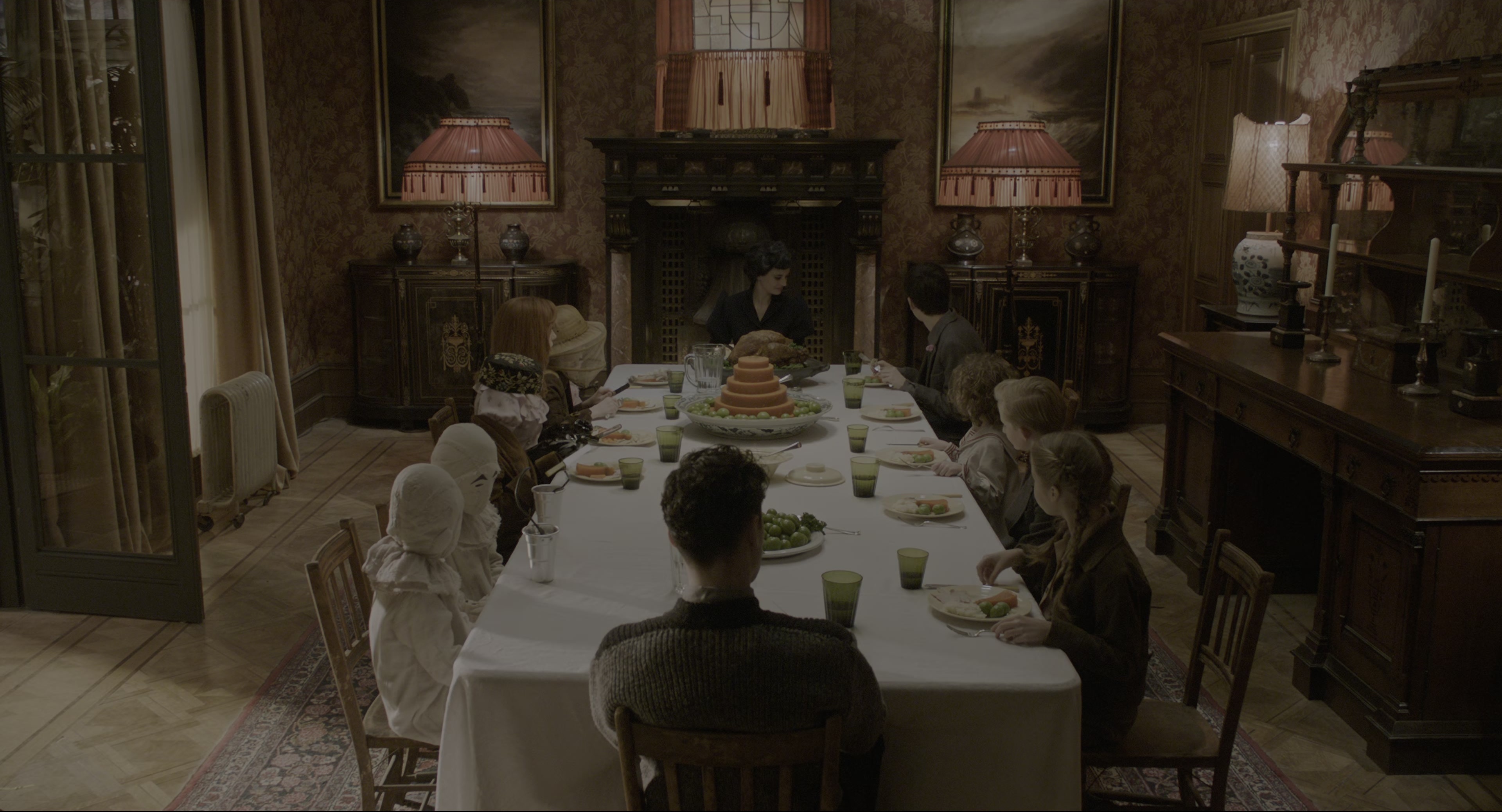 Miss Peregrine's Home for Peculiar Children (2016), wide, 1.85:1 — film still