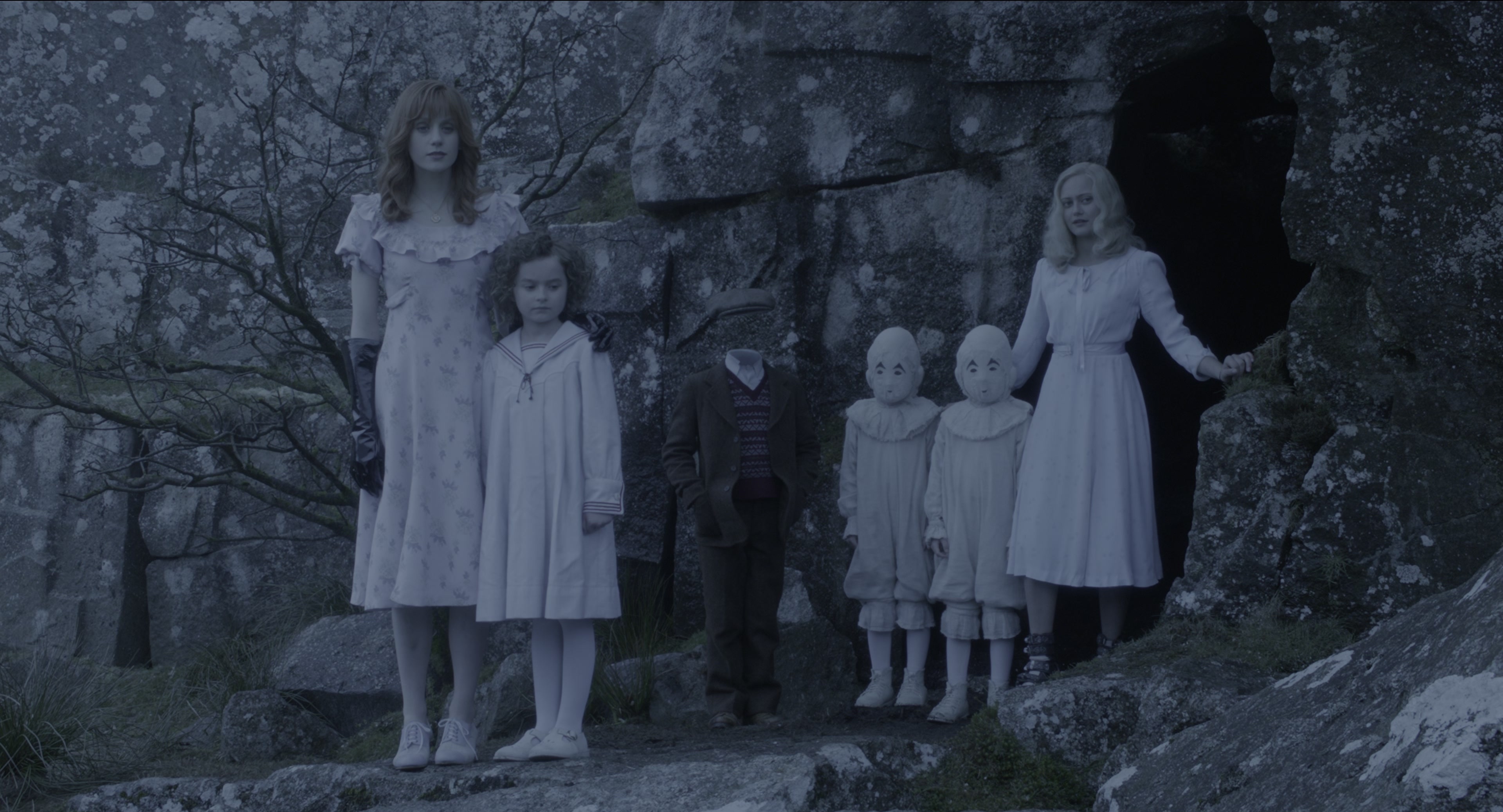 Miss Peregrine's Home for Peculiar Children (2016), wide, 1.85:1 — film still