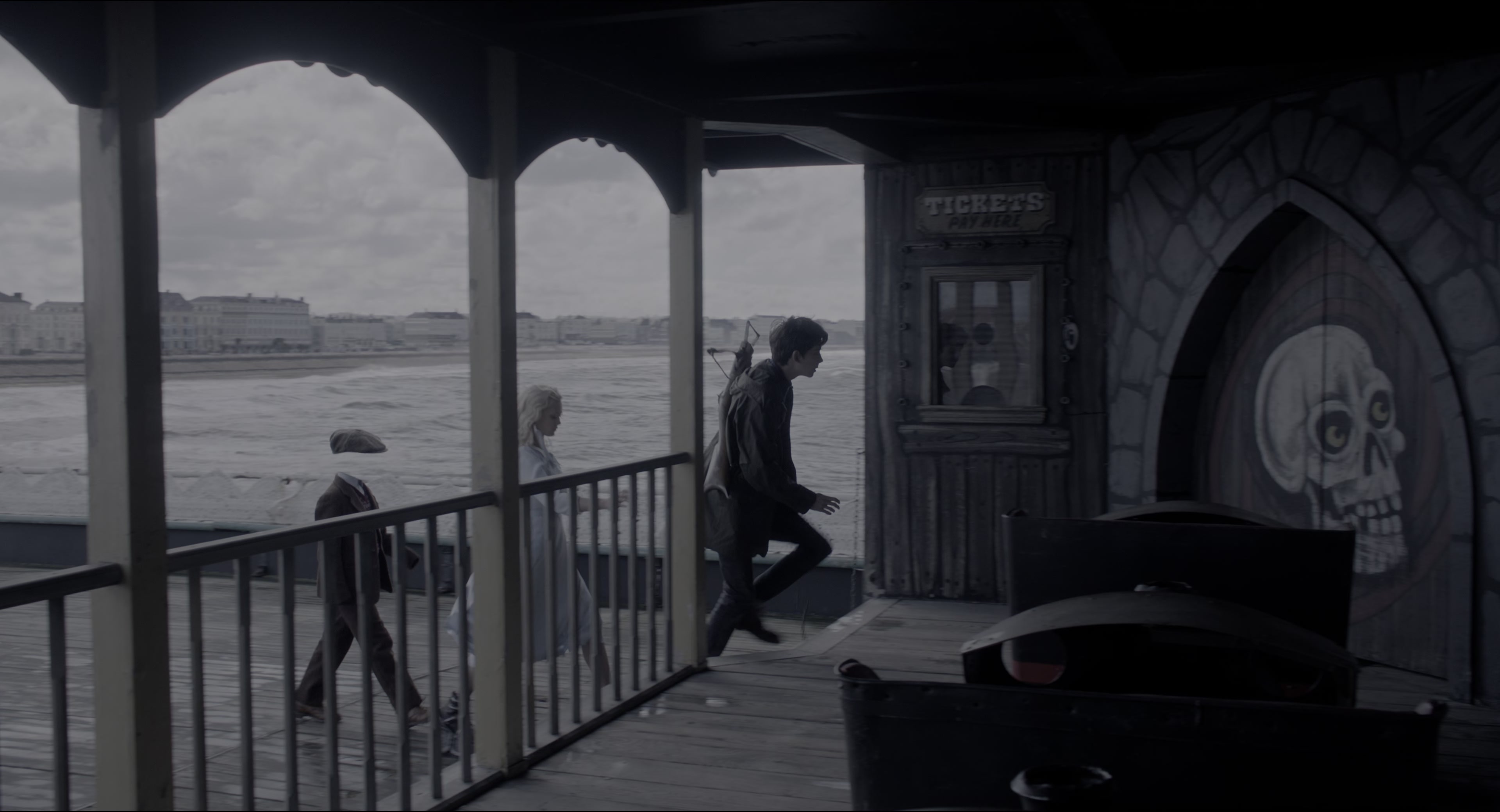 Miss Peregrine's Home for Peculiar Children (2016), wide, 1.85:1 — film still