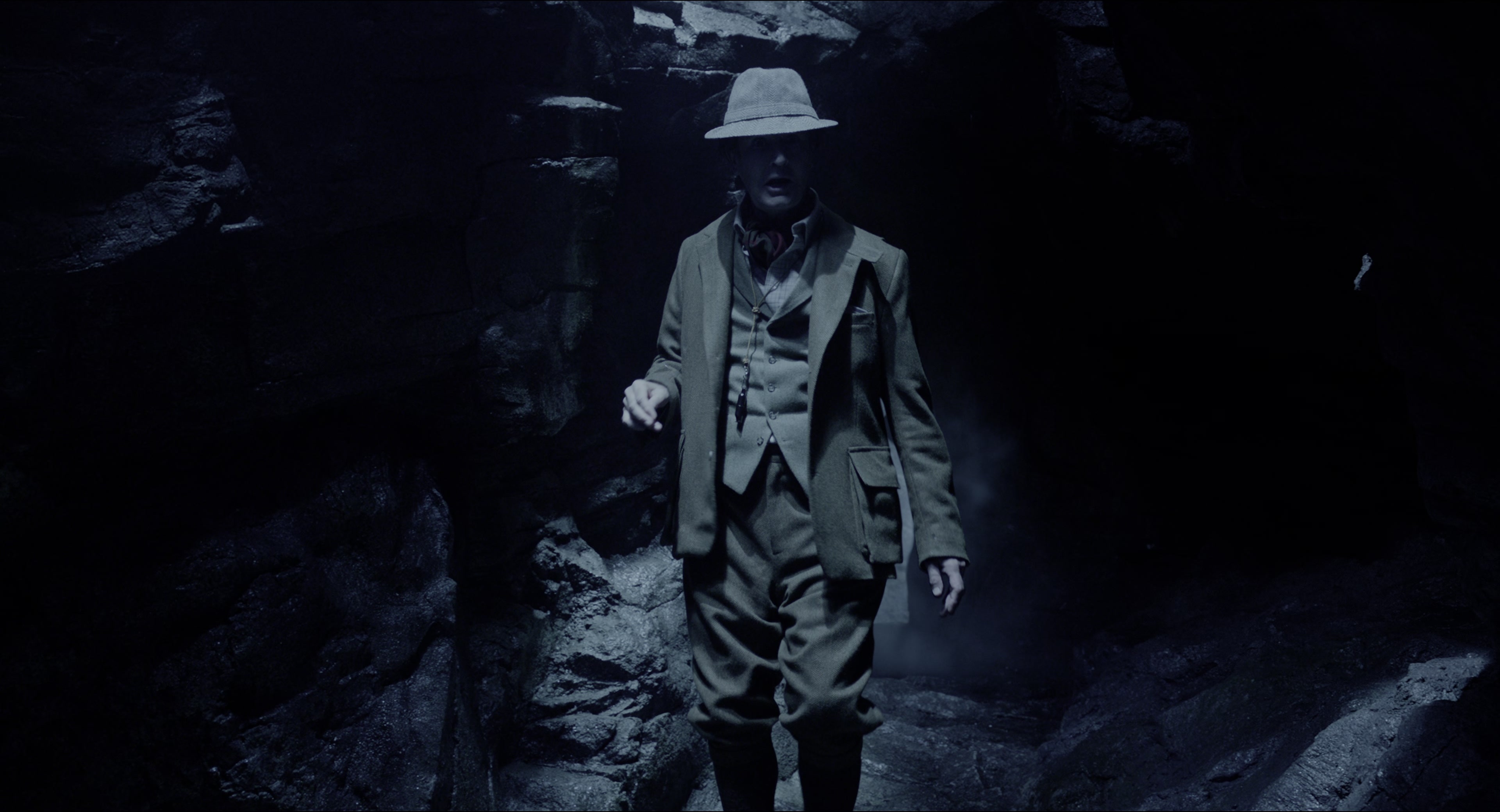 Miss Peregrine's Home for Peculiar Children (2016), wide, 1.85:1 — film still