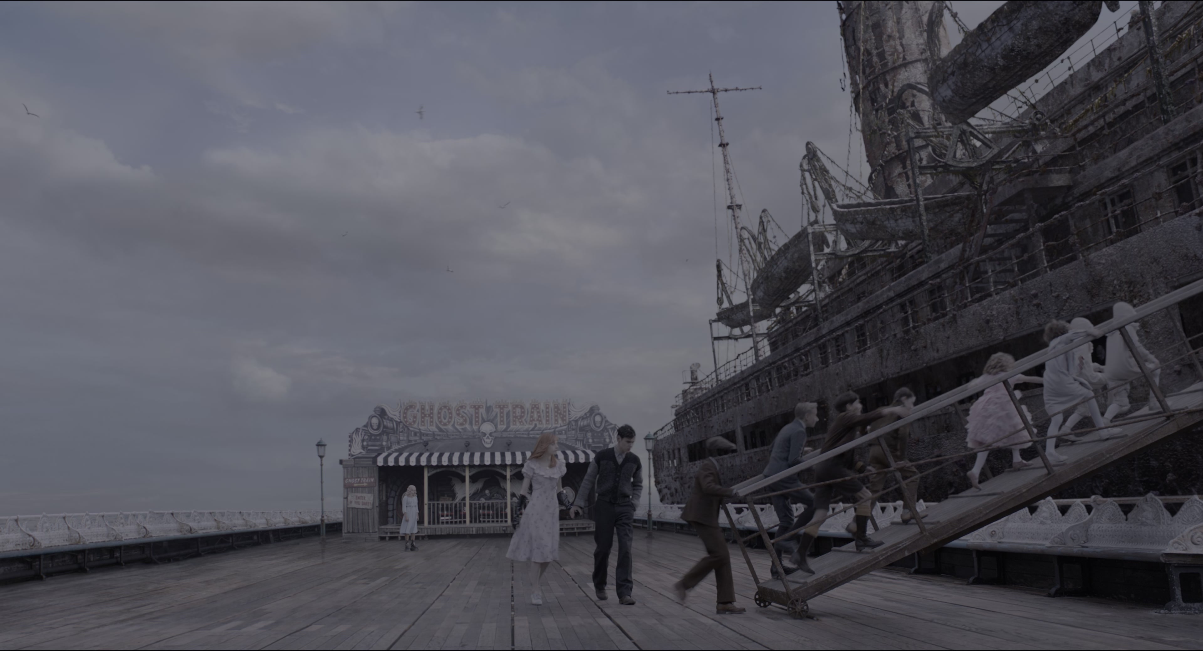 Miss Peregrine's Home for Peculiar Children (2016), wide, 1.85:1 — film still