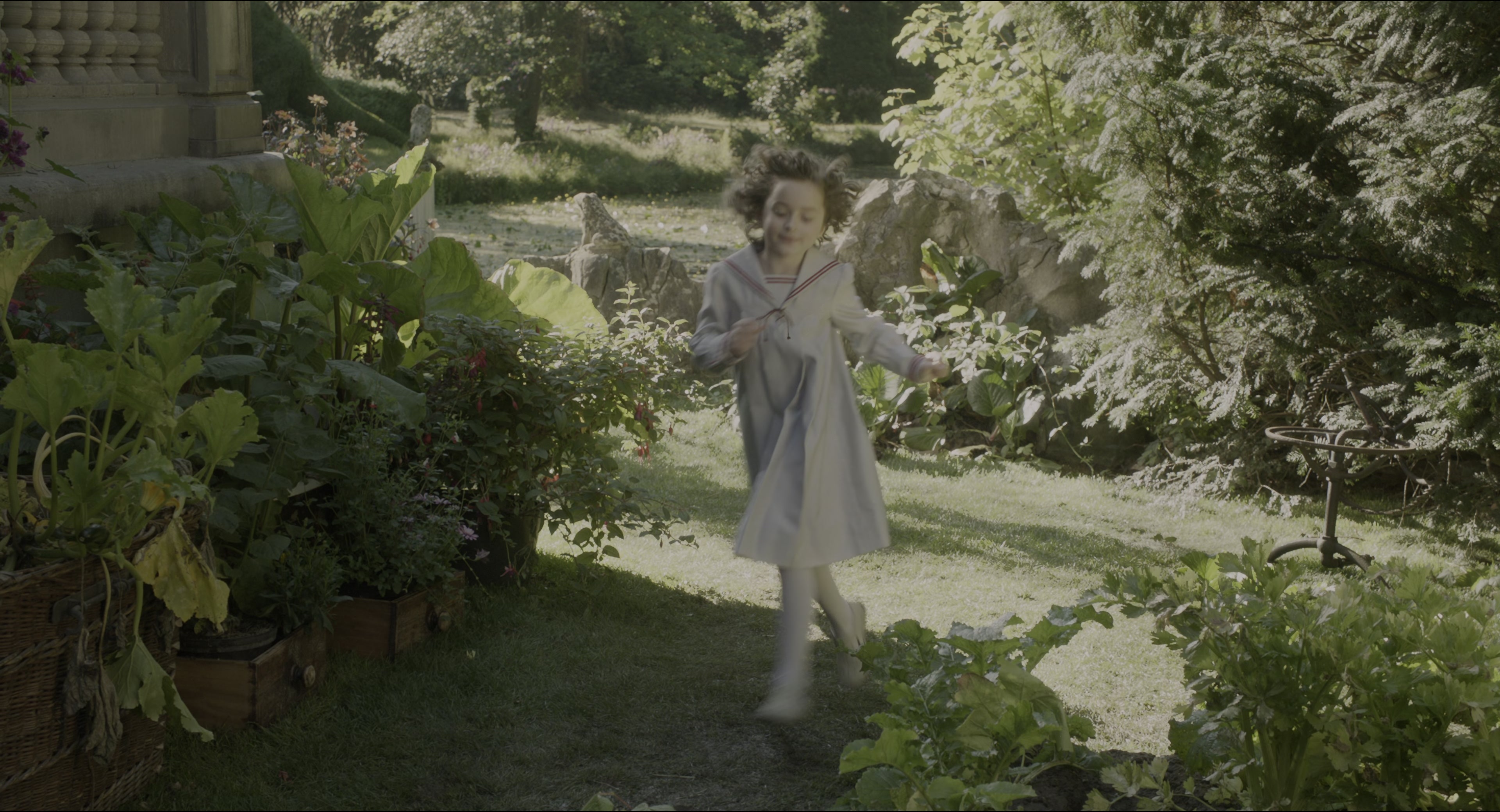 Miss Peregrine's Home for Peculiar Children (2016), wide, 1.85:1 — film still