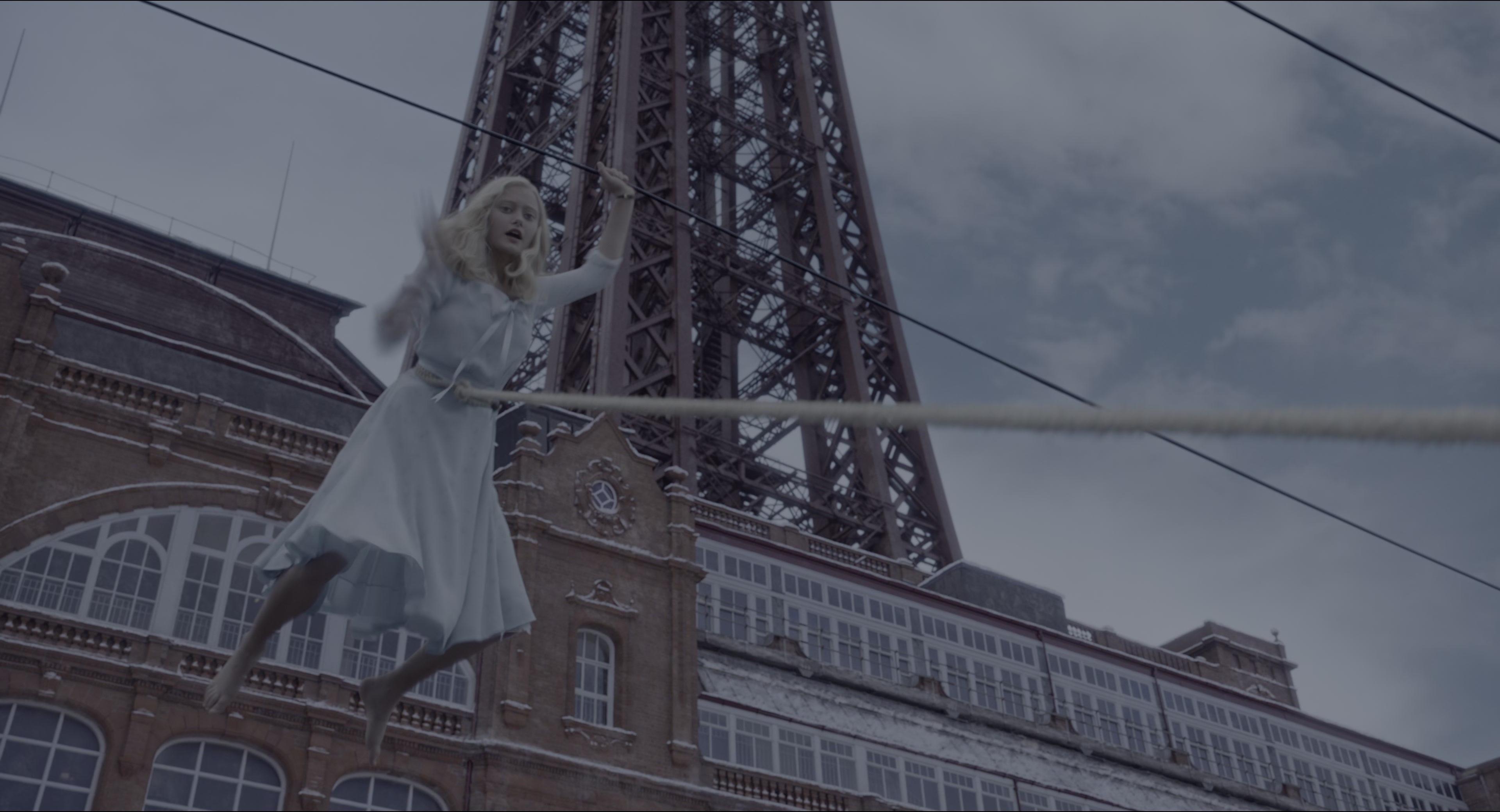 Miss Peregrine's Home for Peculiar Children (2016), wide, 1.85:1 — film still