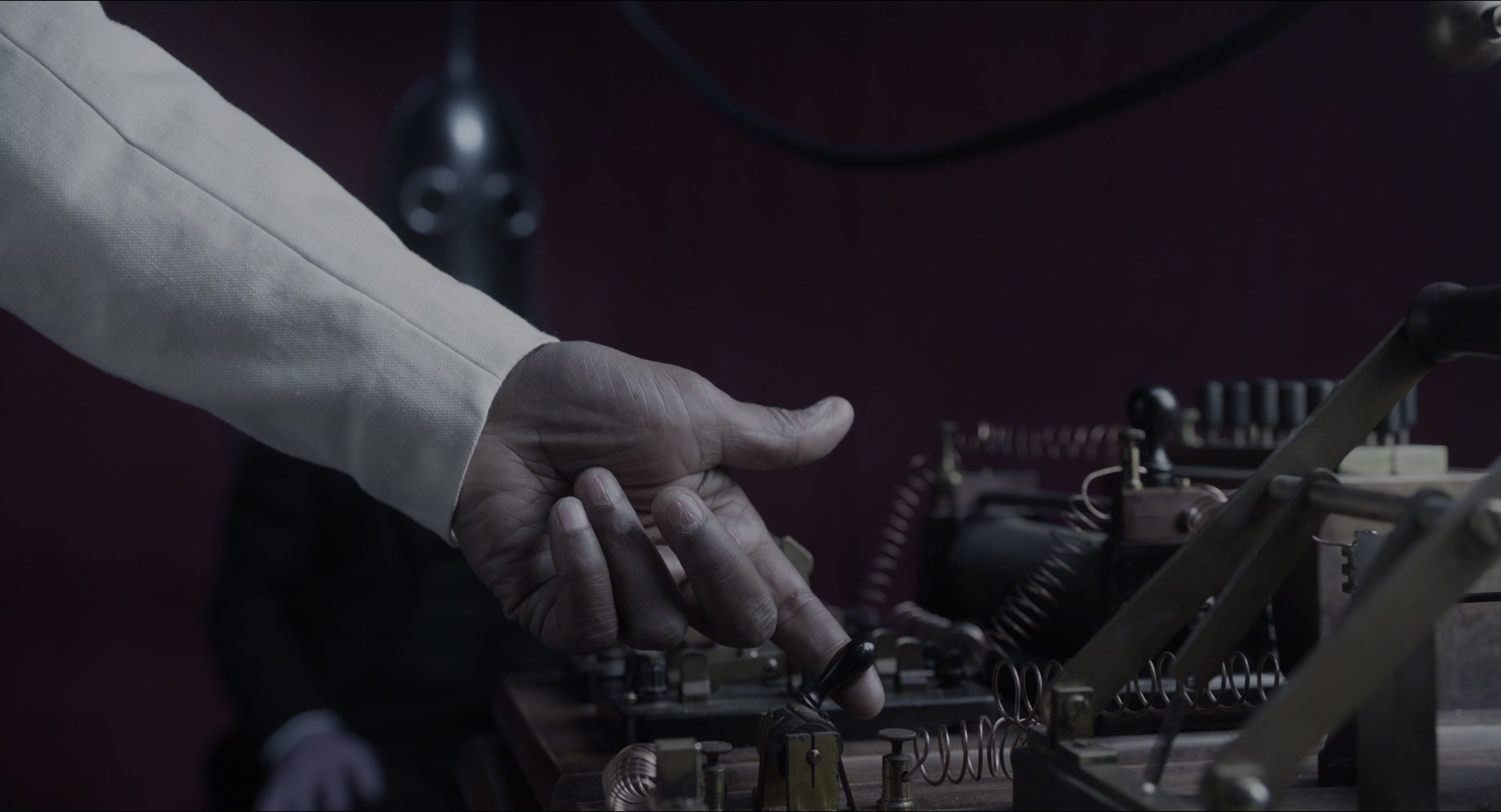 Miss Peregrine's Home for Peculiar Children (2016), wide, 1.85:1 — film still