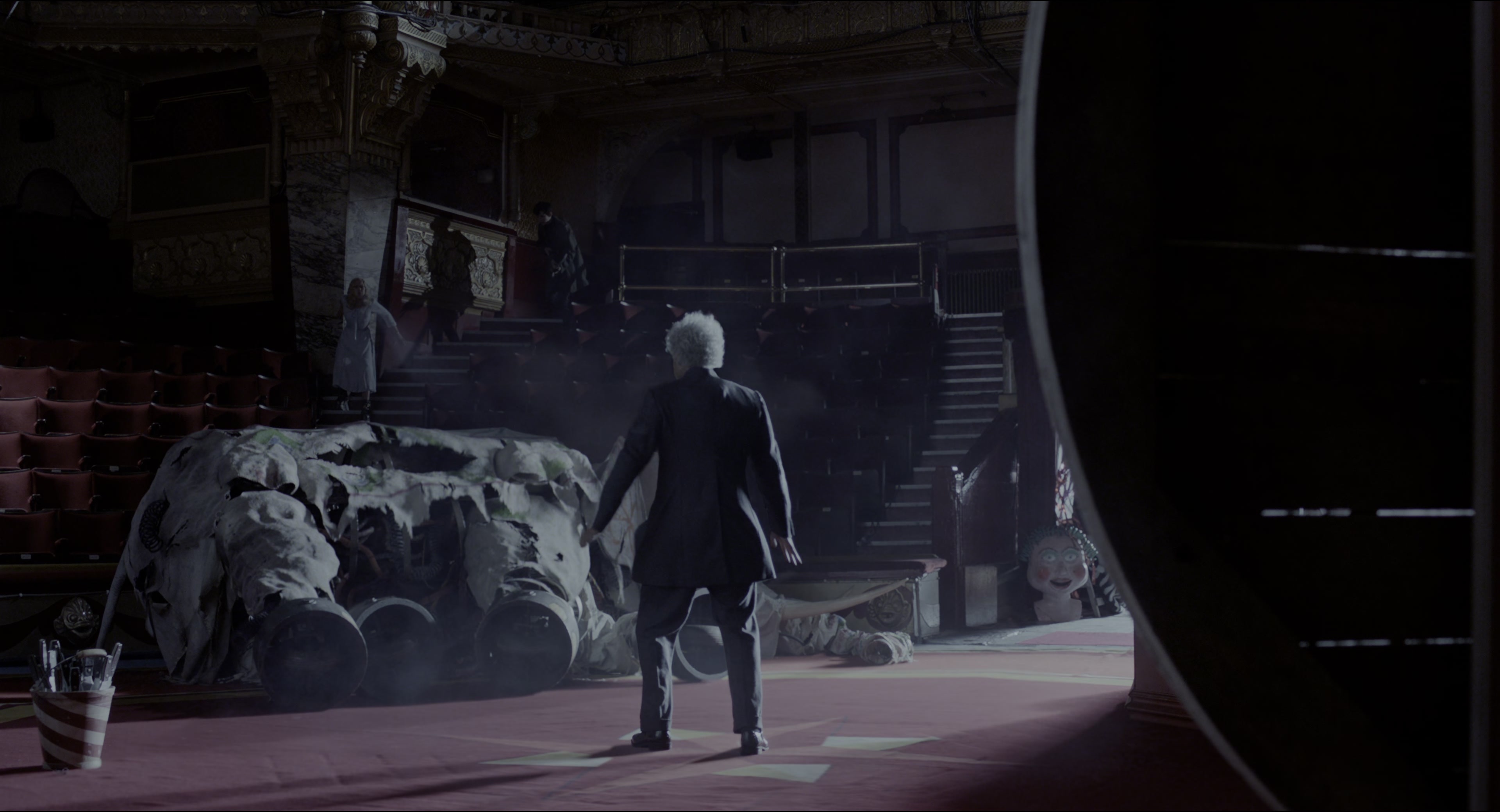 Miss Peregrine's Home for Peculiar Children (2016), wide, 1.85:1 — film still