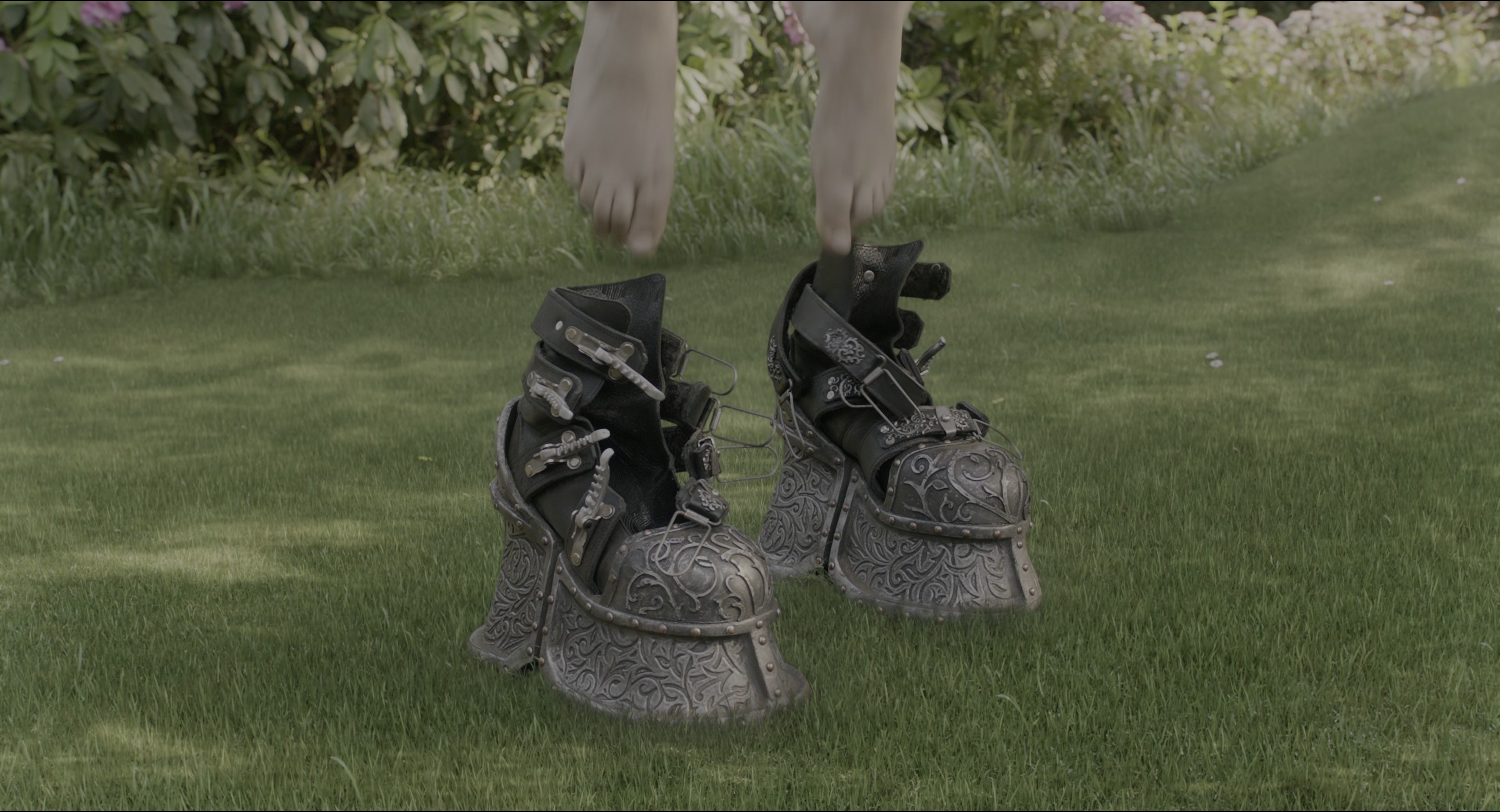 Miss Peregrine's Home for Peculiar Children (2016), wide, 1.85:1 — film still