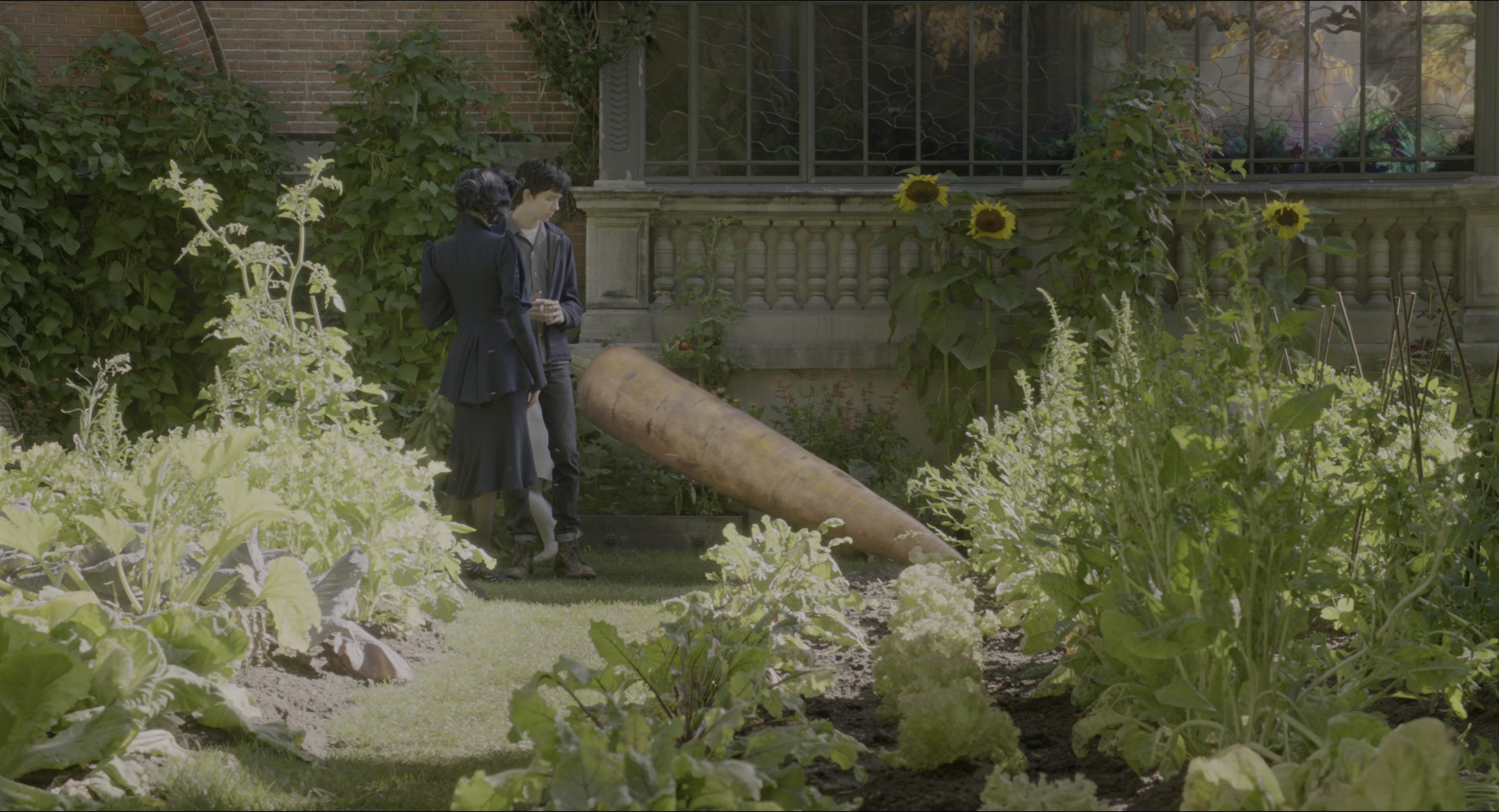 Miss Peregrine's Home for Peculiar Children (2016), wide, 1.85:1 — film still