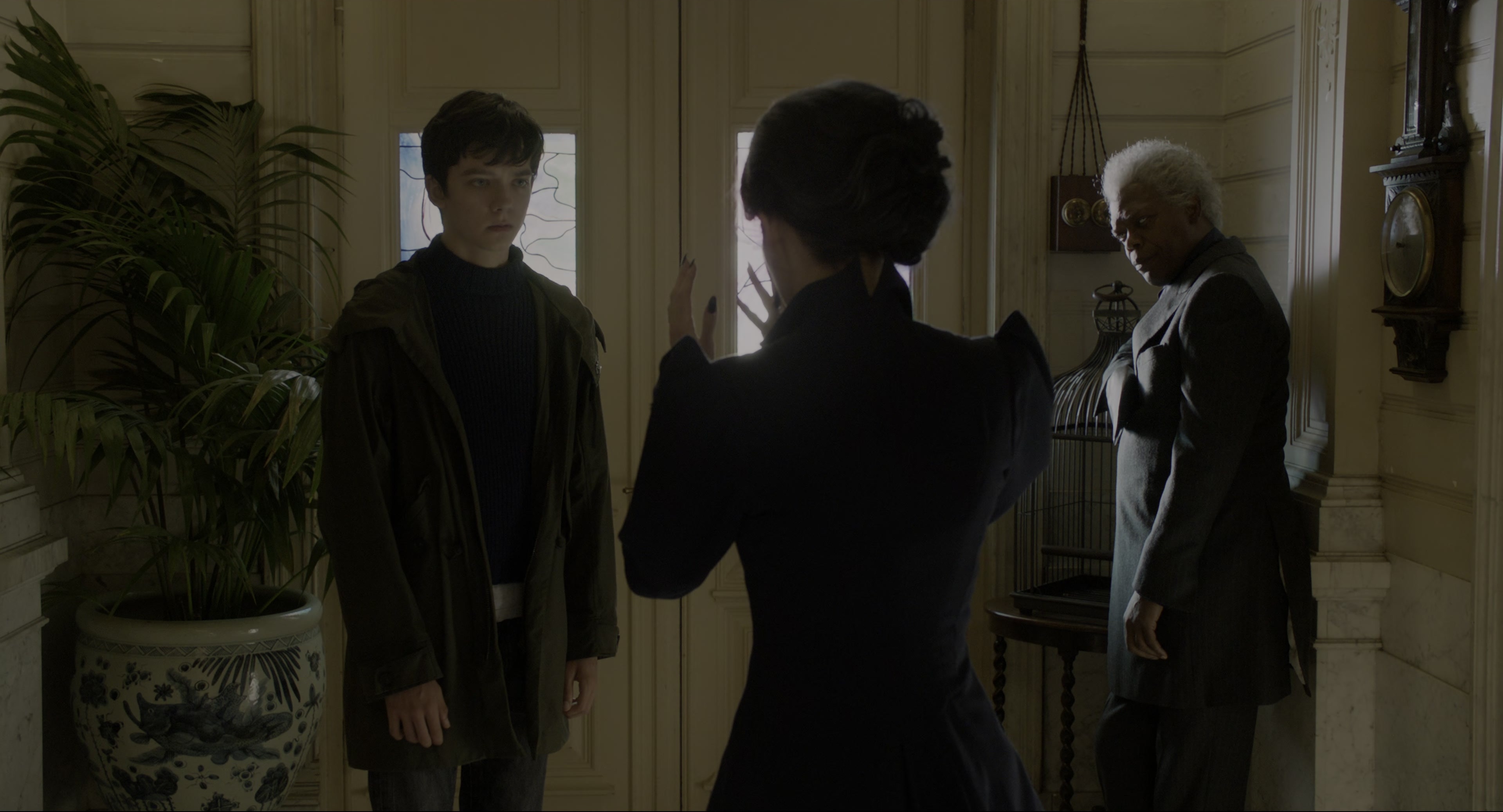 Miss Peregrine's Home for Peculiar Children (2016), wide, 1.85:1 — film still