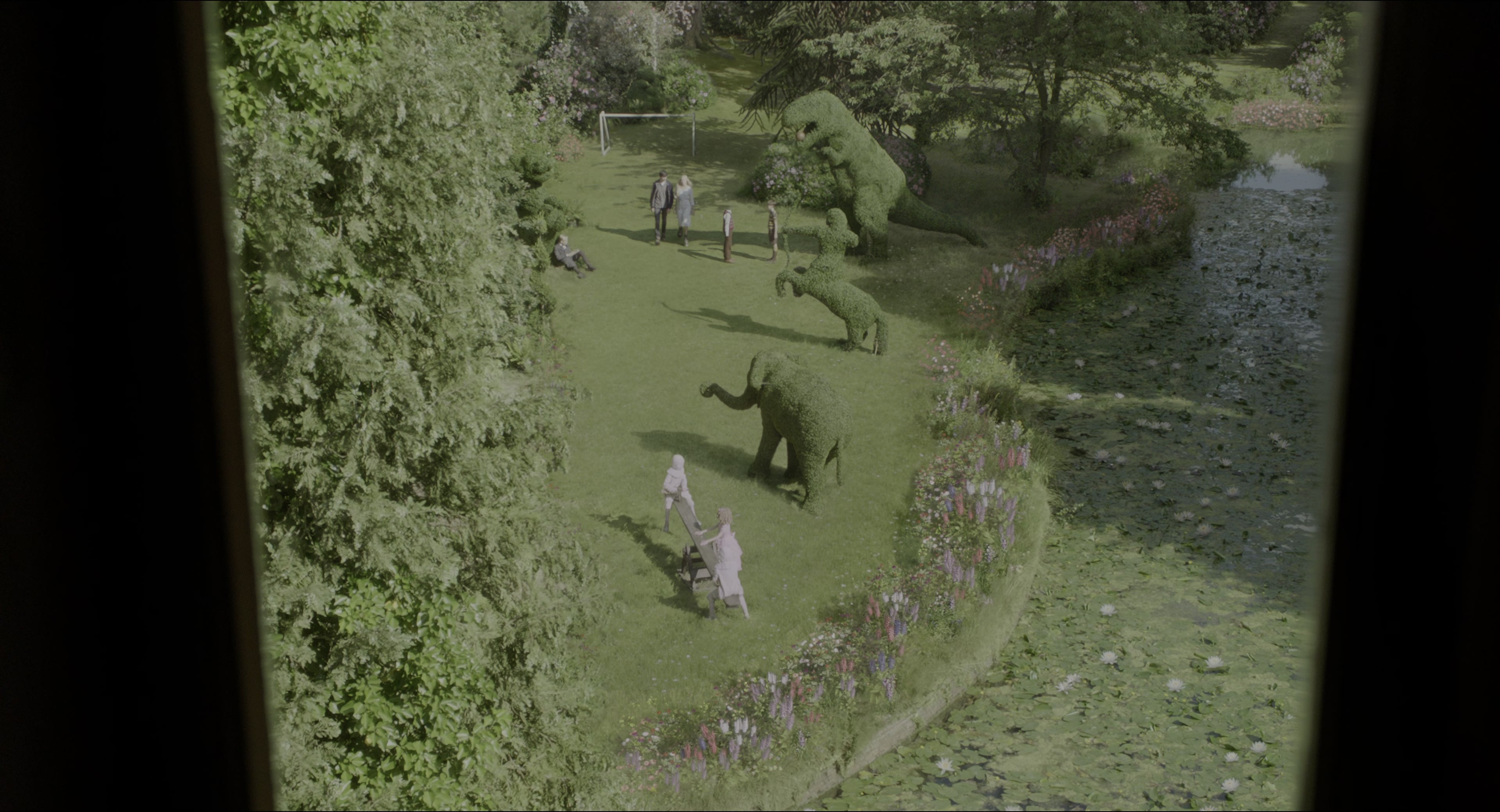 Miss Peregrine's Home for Peculiar Children (2016), wide, 1.85:1 — film still